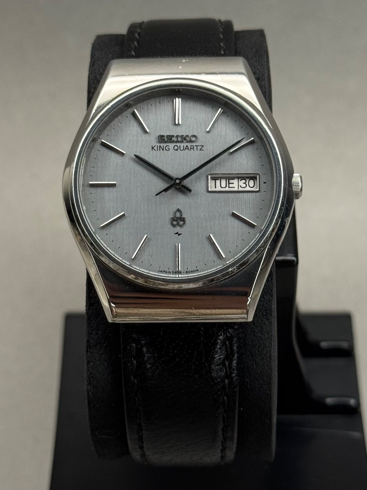 Vintage SEIKO King Quartz 5856-8030 Brushed Snowflake Dial Day/Date