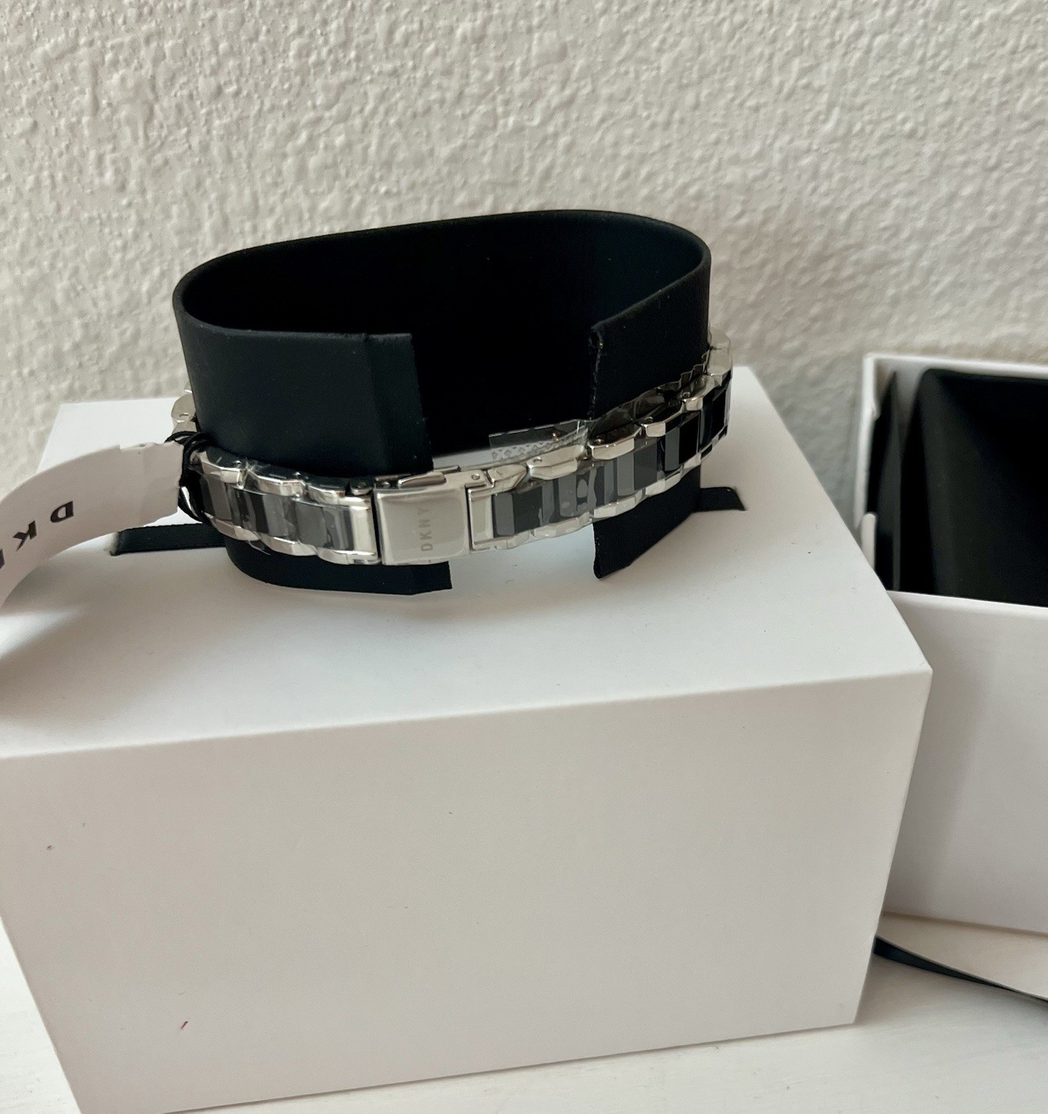 DKNY NY2590 Ellington Black Dial Ceramic Stainless Steel Women Watch NIB