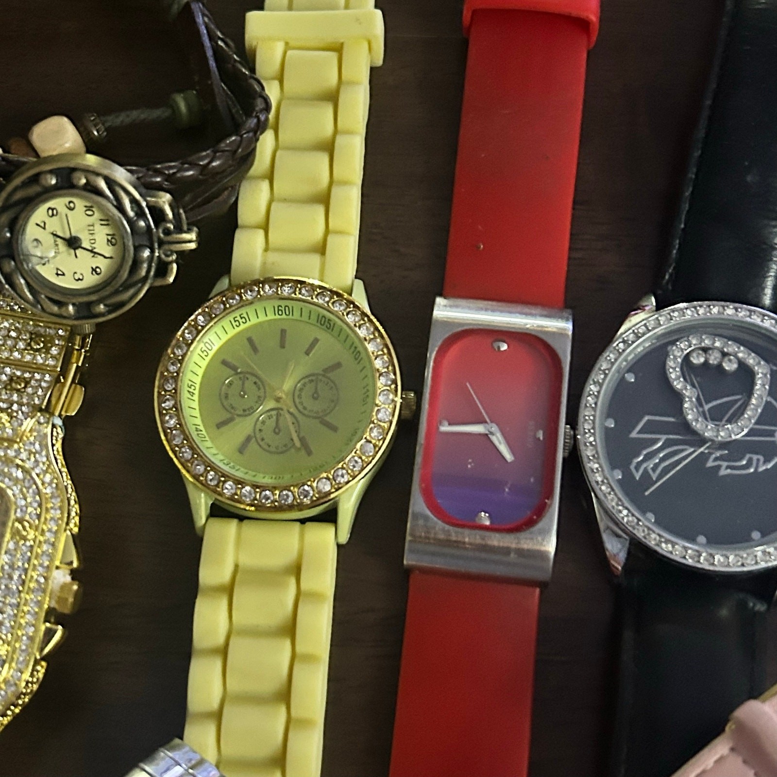 Assorted Watches Used Not Working For Parts Or Pieces lot 1
