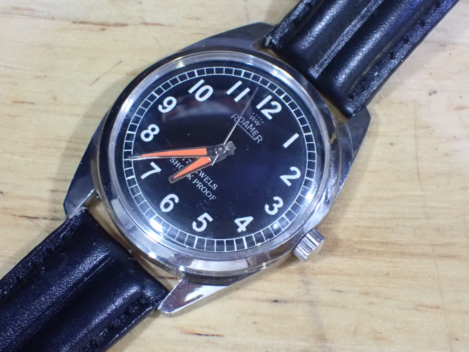 RW Roamer 17 Jewel Men’s Manual Wind Wristwatch runs Black Dial Red Hands ST 98
