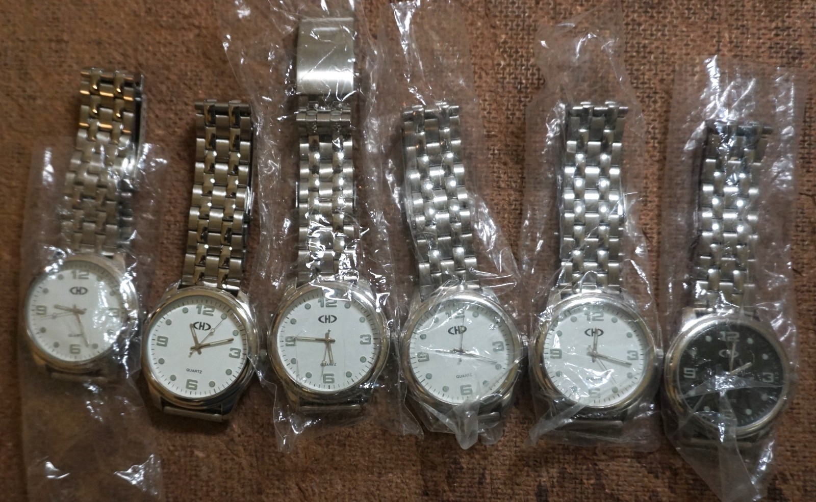 21 mens watch QUARTZ NEW OLD STOCK CHINA W/ JAPAN MOVEMENTS ALL NEED BATTERIES