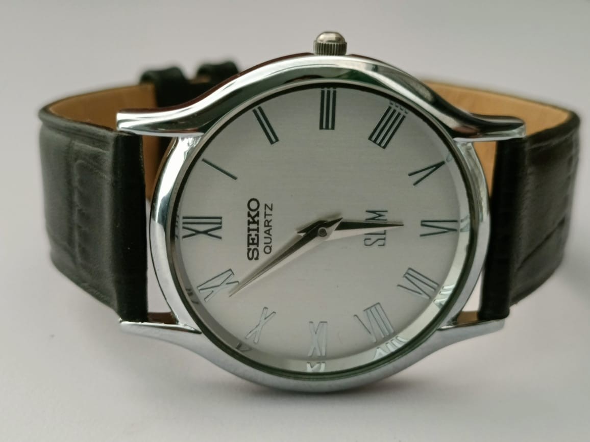Vintage Seiko Quartz Japan Made White Dial Men’s Wrist Watch Looking Good
