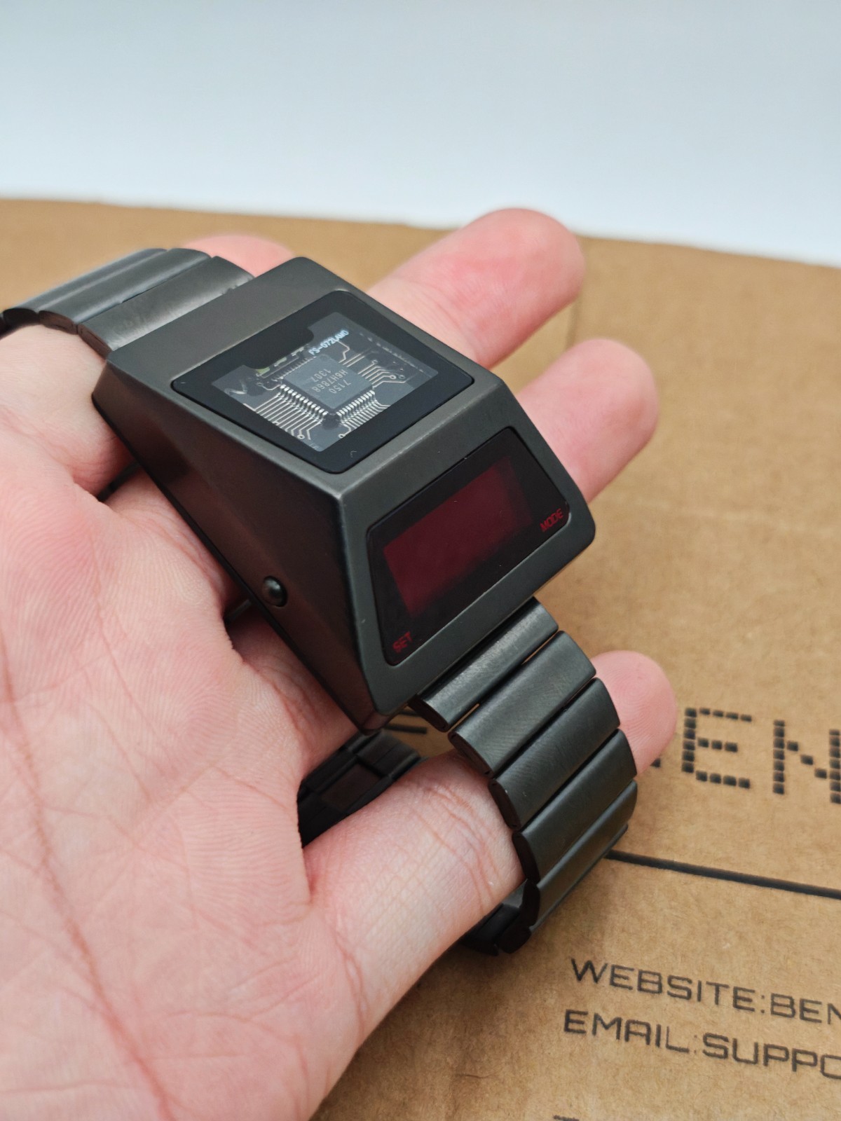 BenlyDesign Cyber Chip Window Retro-Futuristic Digital Watch S3000-C