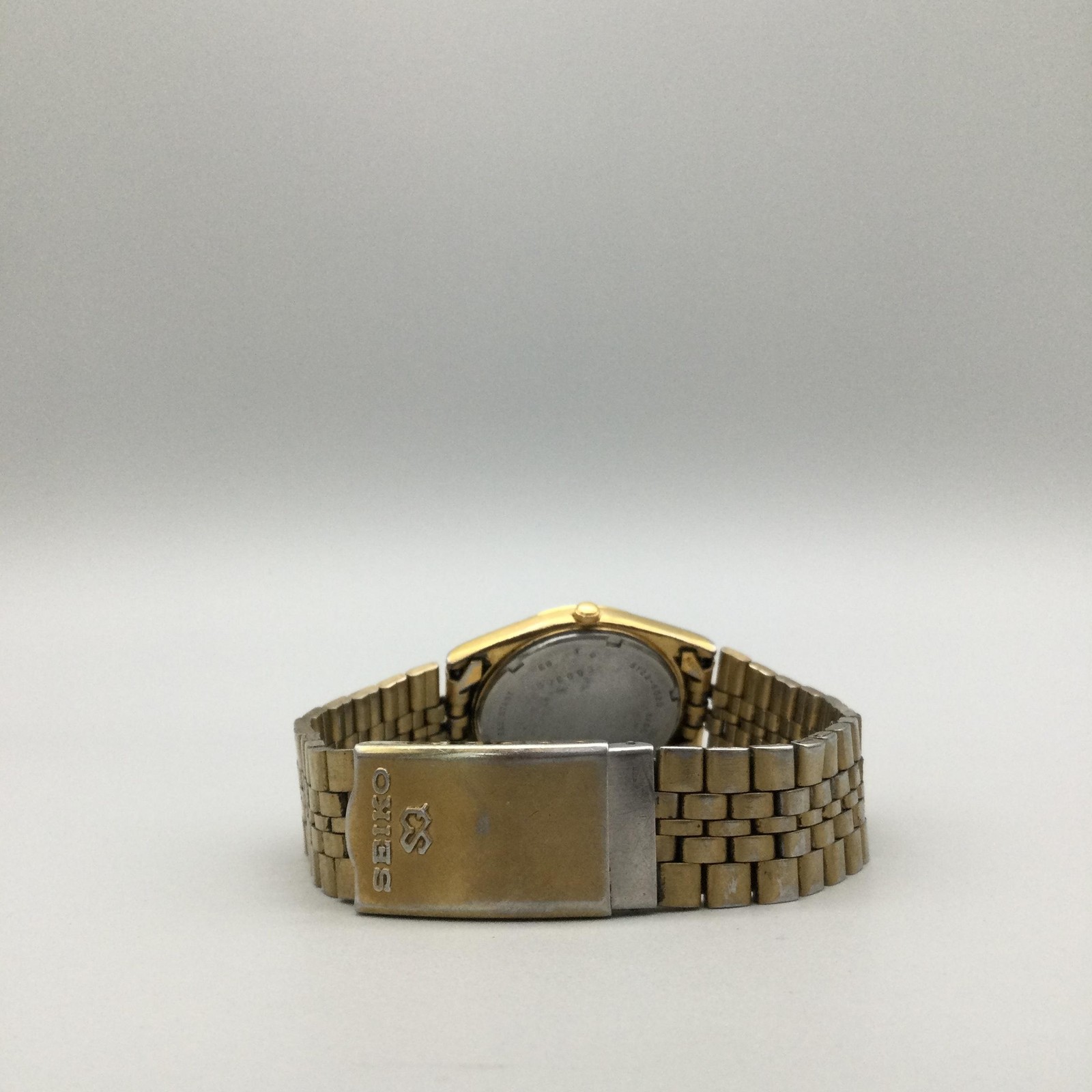 Vintage Seiko 5Y23-6020 Mens Watch 33mm Day Date Gold Tone New Battery 8″