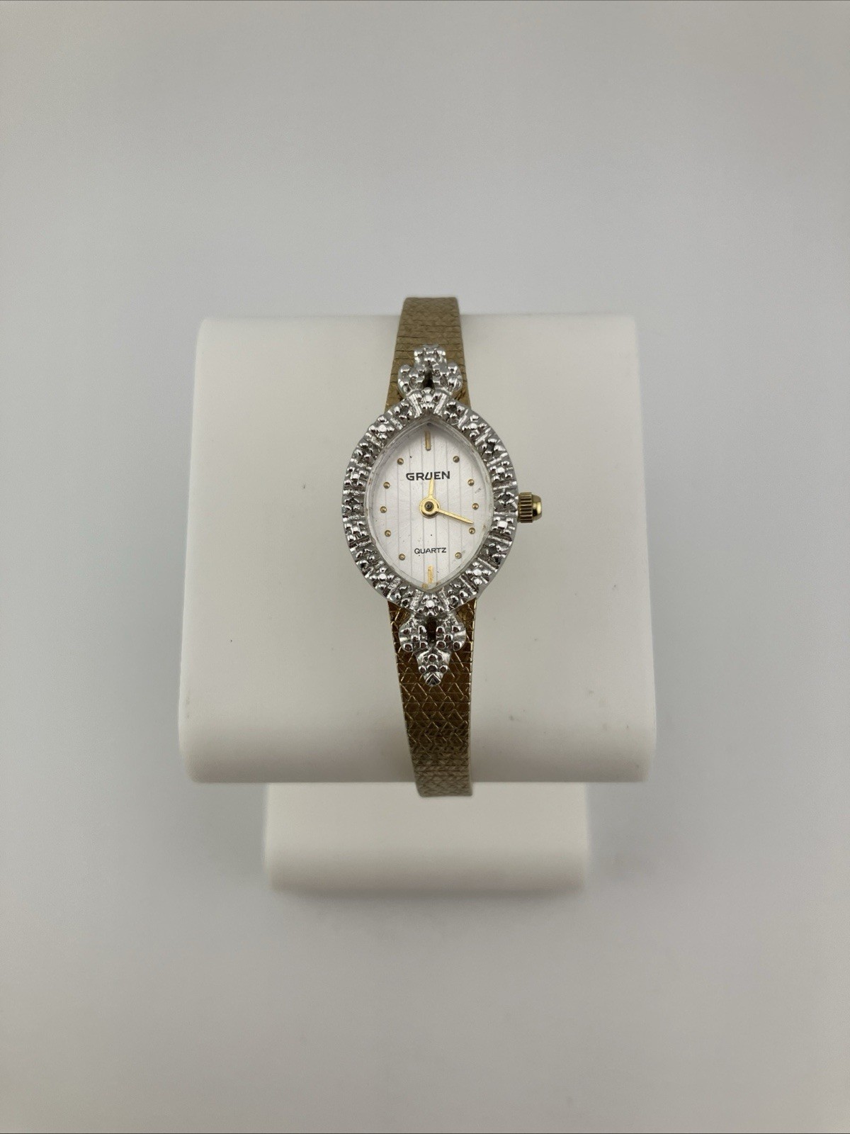 Vtg Gruen Ladies 16mm Watch Gold Tone Diamond Bezel Silver Dial Adjustable -RUNS