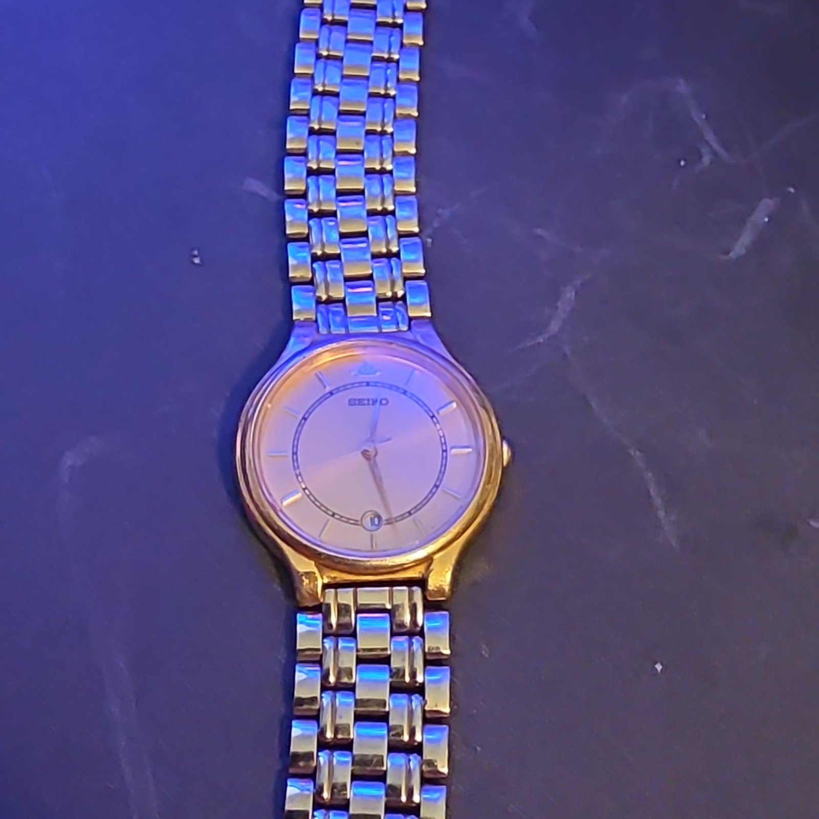 Seiko Quartz Analog Gold Dial Stick Index 12-Hour Fixed Bezel Metal Bracelet