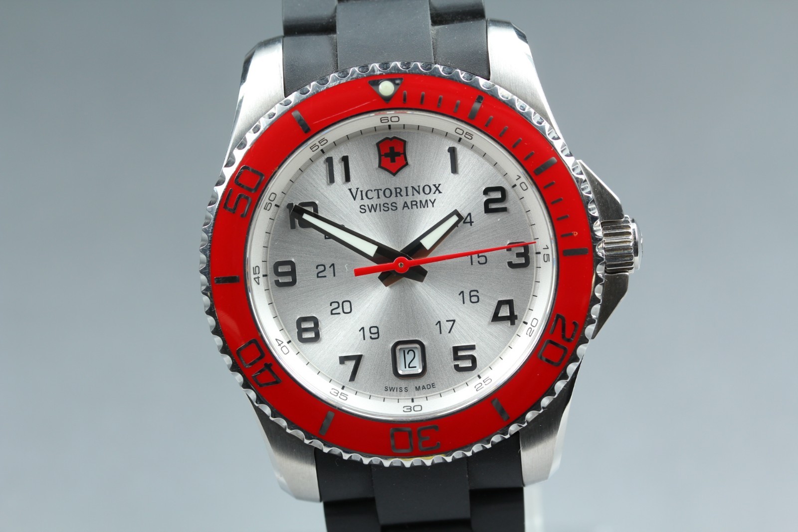 [NEAR MINT]Victorinox Swiss Army Maverick 241438 Qz Men’s Watch From JAPAN W2039