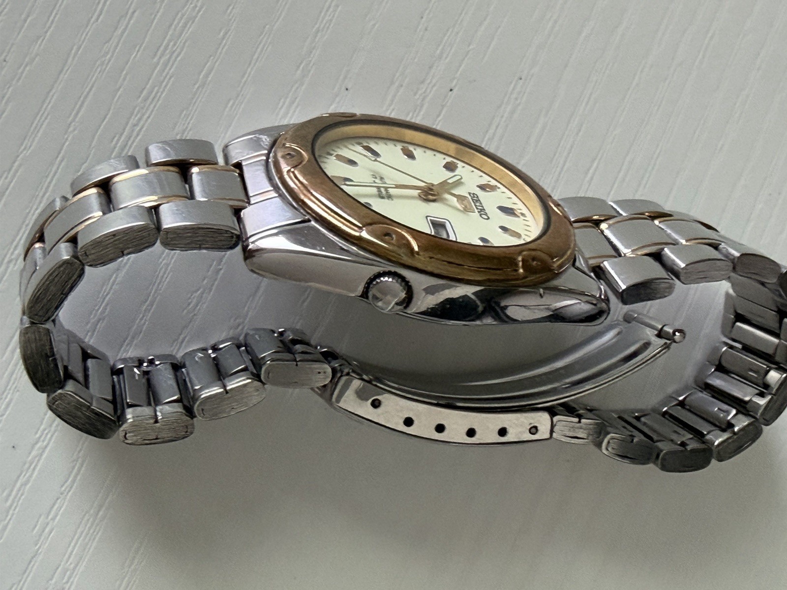Seiko 5 Men’s Automatic 17J Day/Date Silver Dial Two-Tone Steel Bracelet Arabic