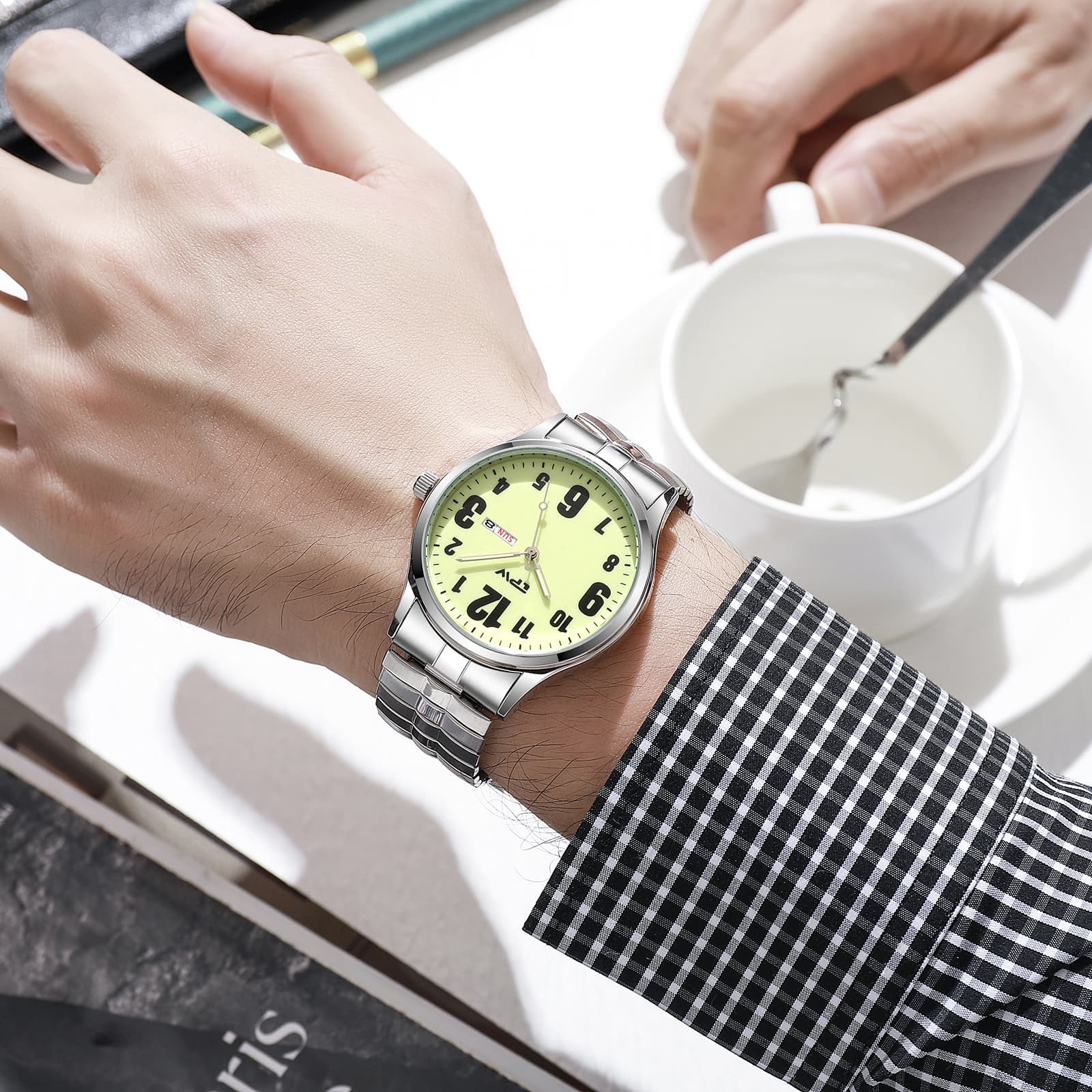 Luminous Couple’s Date Easy Reader Stretch Band Wrist Watch for Mom Dad Senior