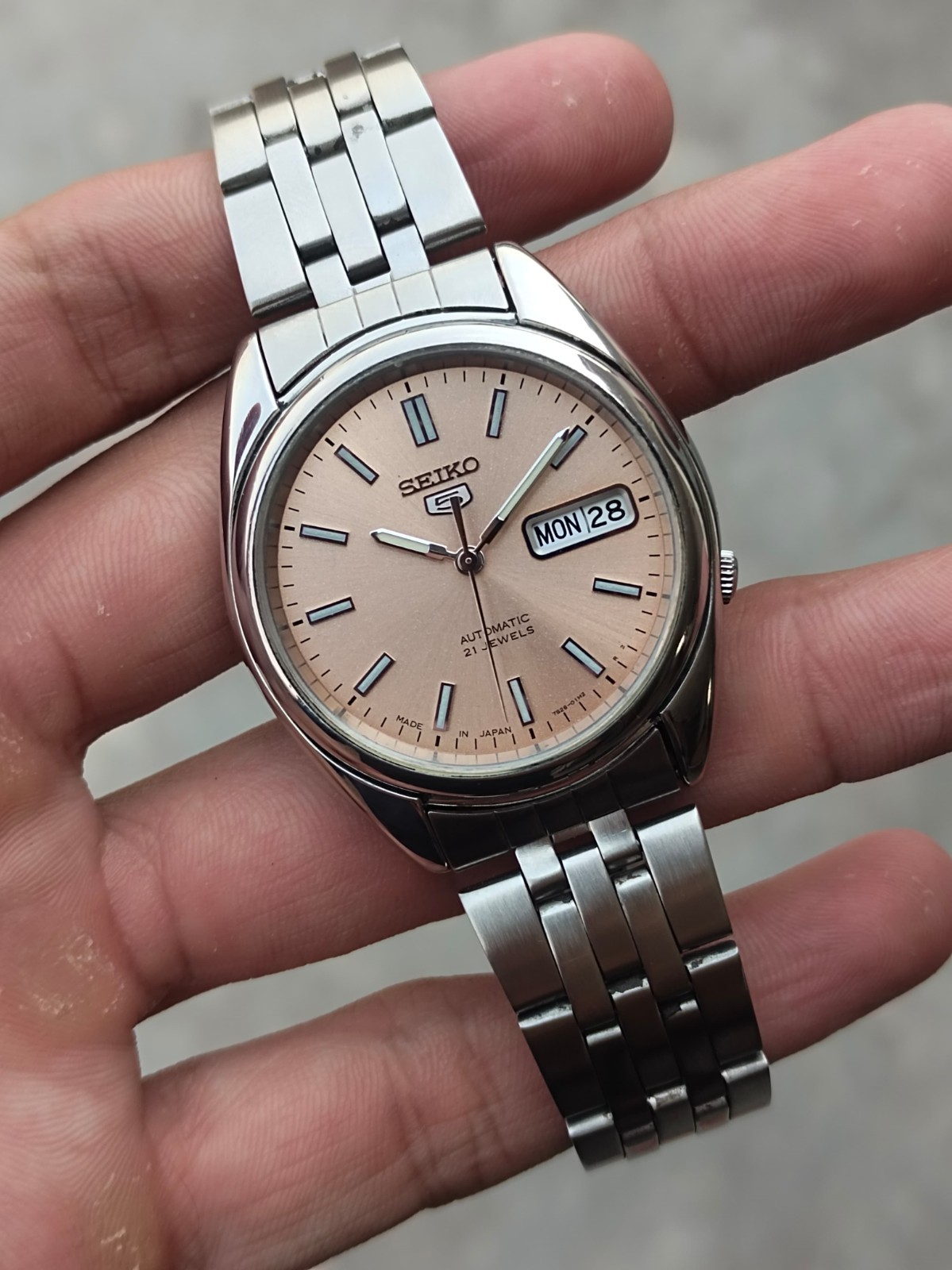 RARE Seiko 5 Salmon Sunburst Dial Exhibition Back Automatic Vintage Watch 7S26