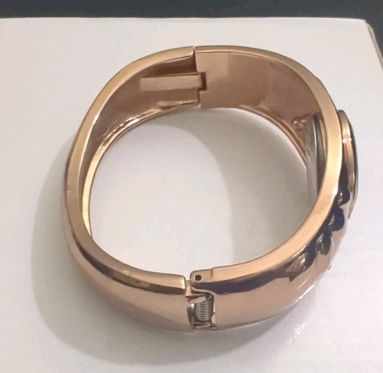 Fuhua 833 Quartz Analog Women’s Bracelet Watch Sz. 6 1/2″