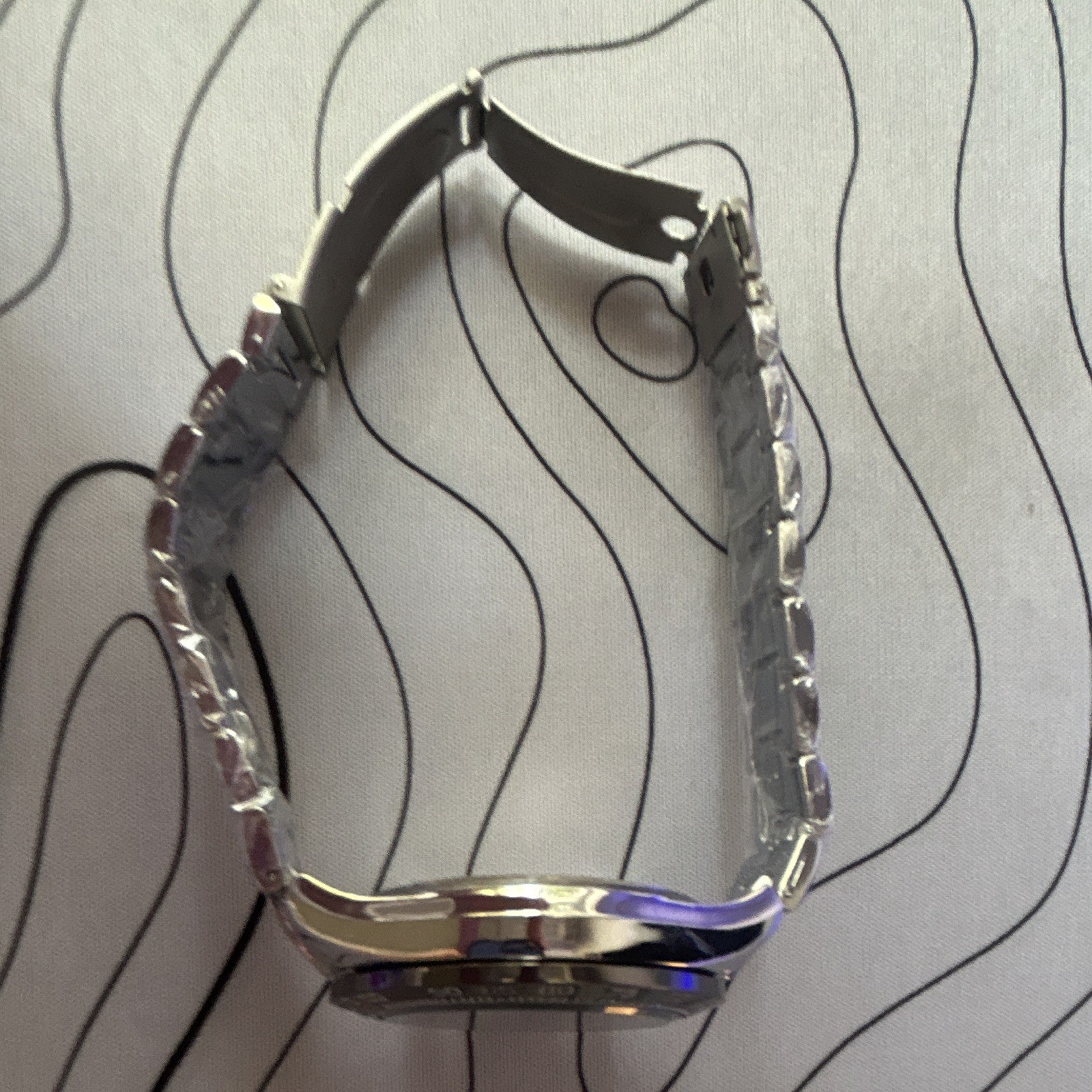 Silver watch brand new never been used comes with package