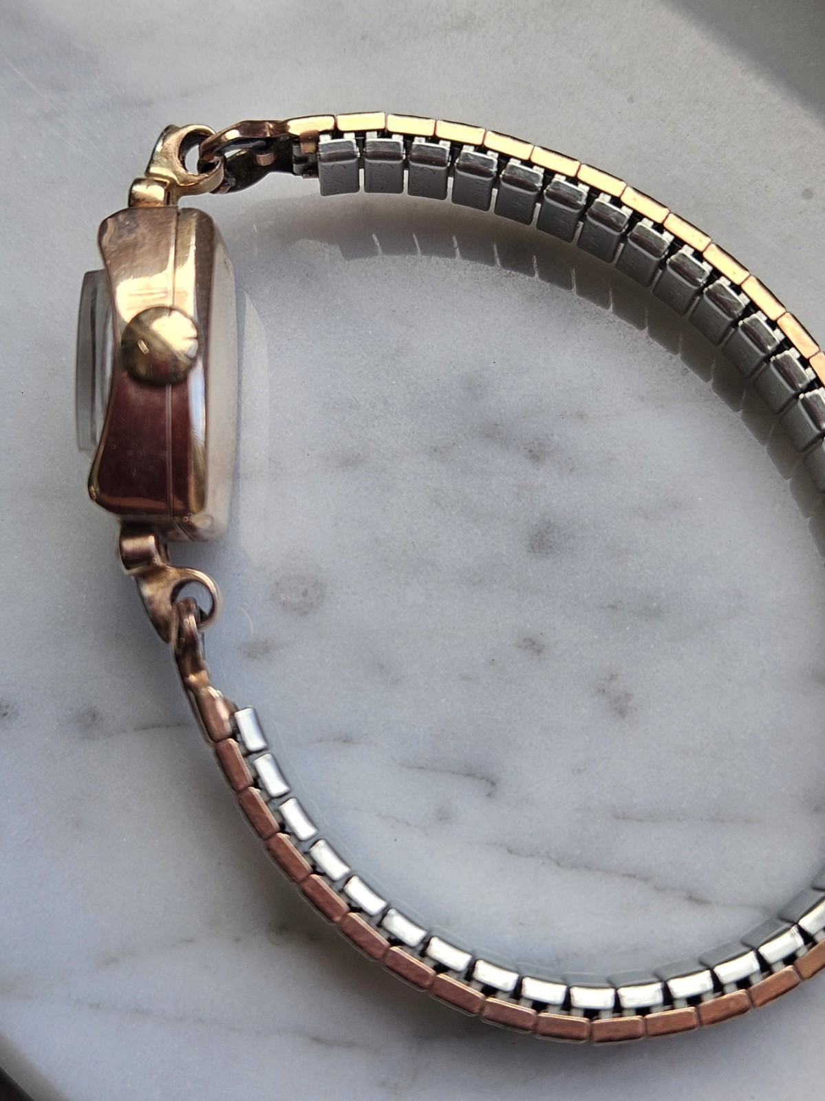 VINTAGE 14 KT BENRUS ROSEGOLD LADIES WATCH WITH RUBIES AND DIAMONDS.