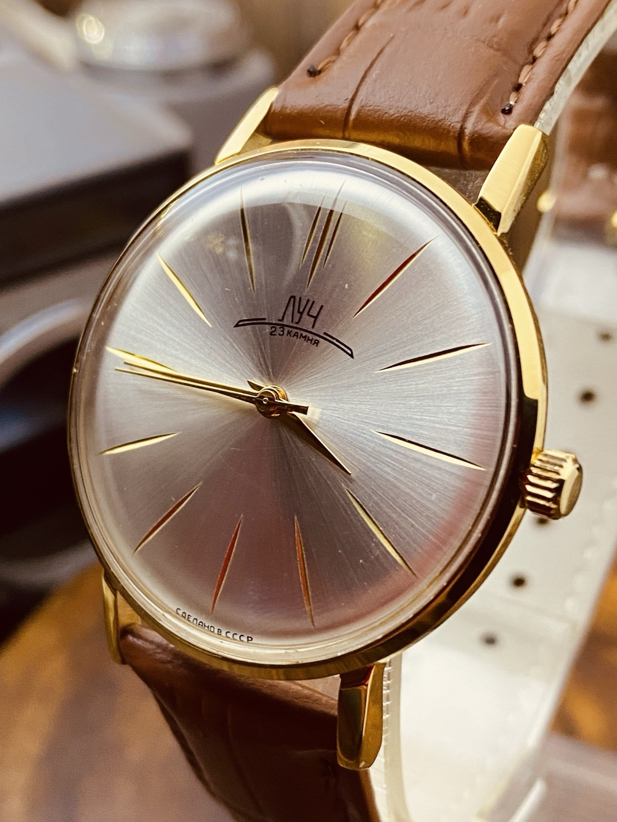 Luch de Luxe Ultra Slim Wrist Watch Soviet Men’s Vintage Mechanical Watch USSR