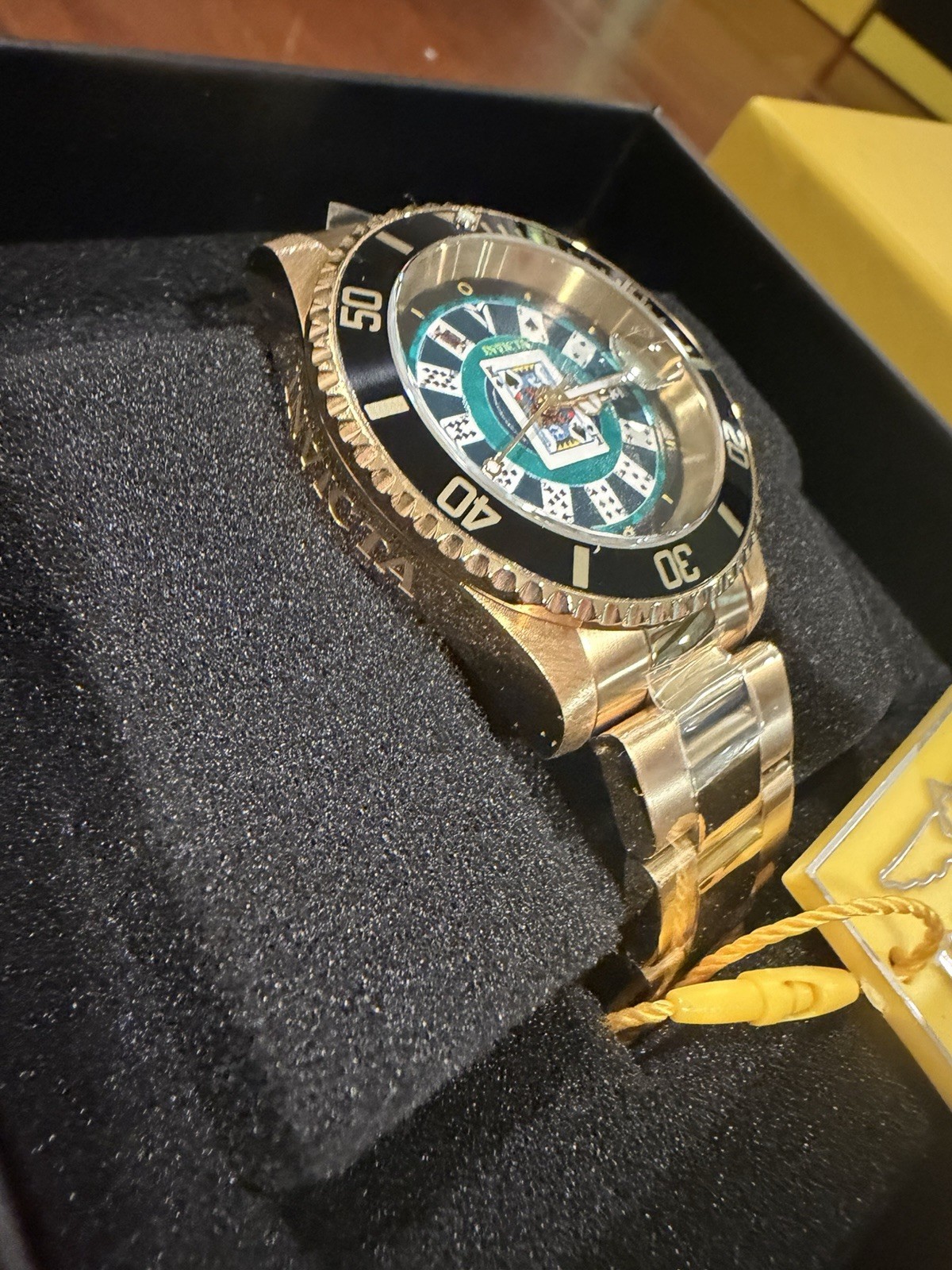 Invicta Pro Diver Men’s Quartz Date Gold/Green Playing Cards Dial Box