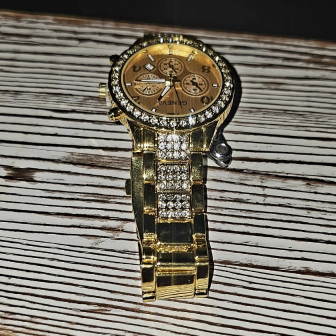 Geneva Women’s Quartz Analog Date Gold-Tone Bracelet Watch Crystal Bezel