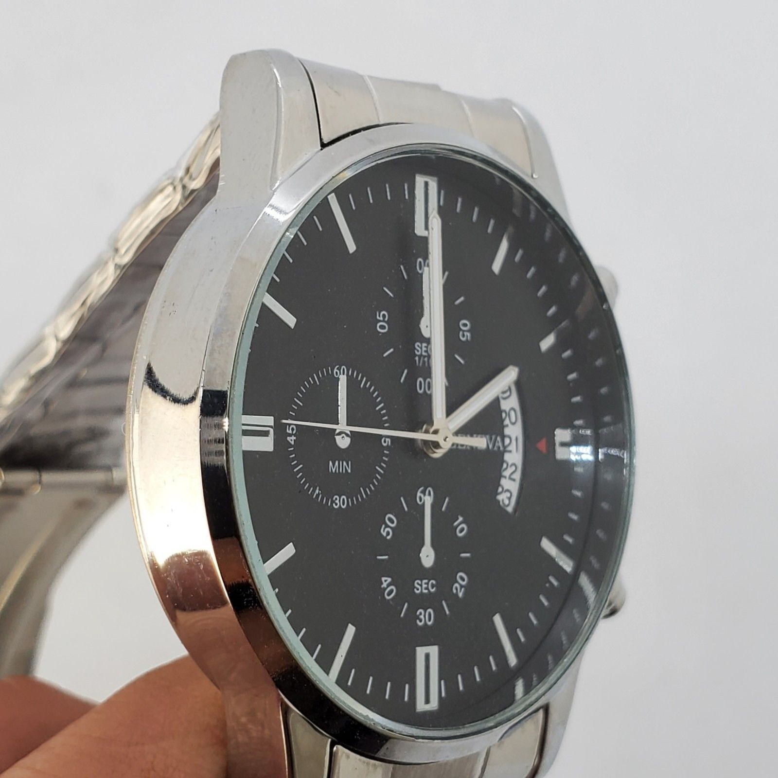 Men’s Watch 42MM Gray Case Black Dial Date Indicator Gray Bracelet Band 7″ Wrist