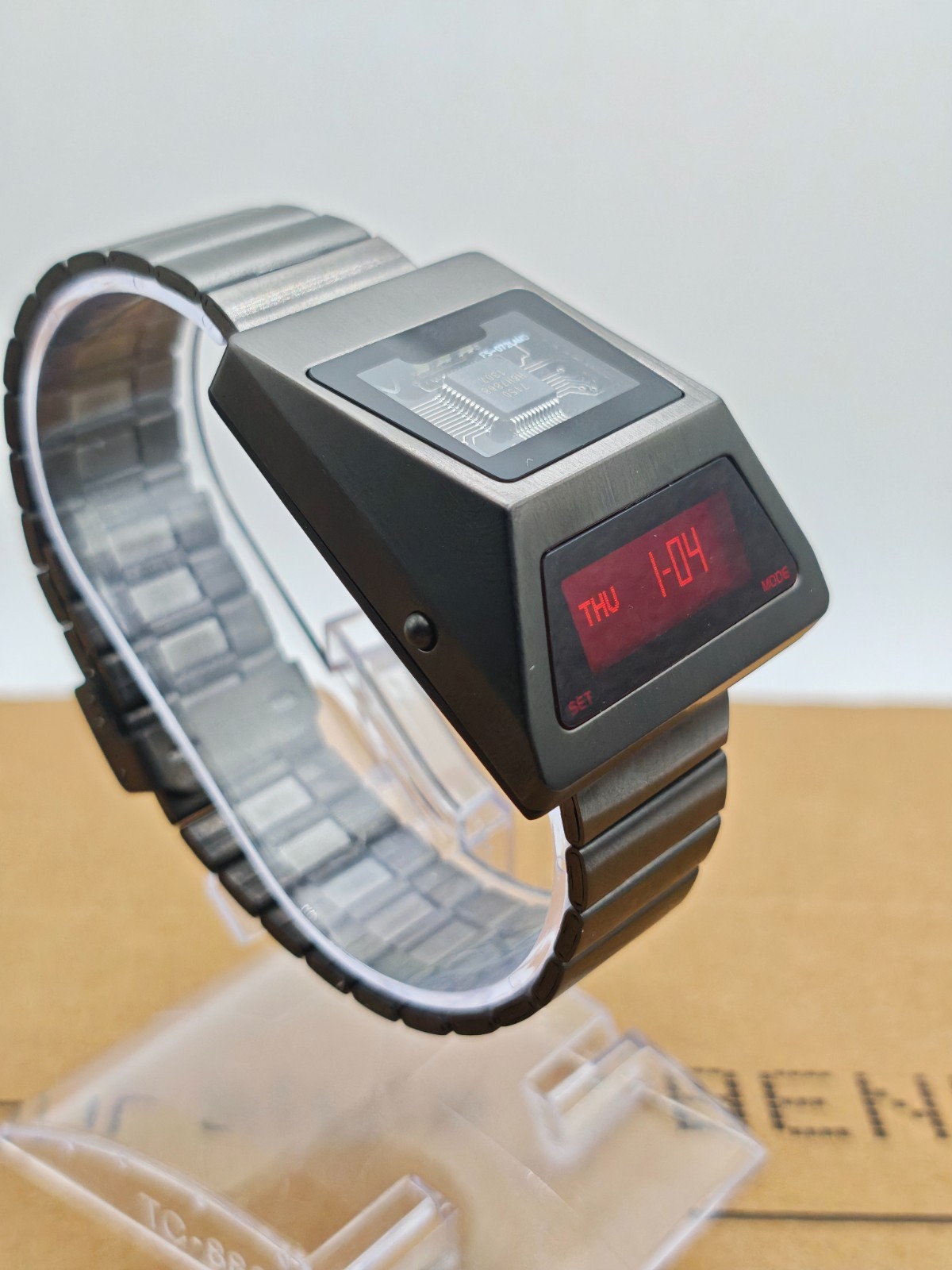 BenlyDesign Cyber Chip Window Retro-Futuristic Digital Watch S3000-C