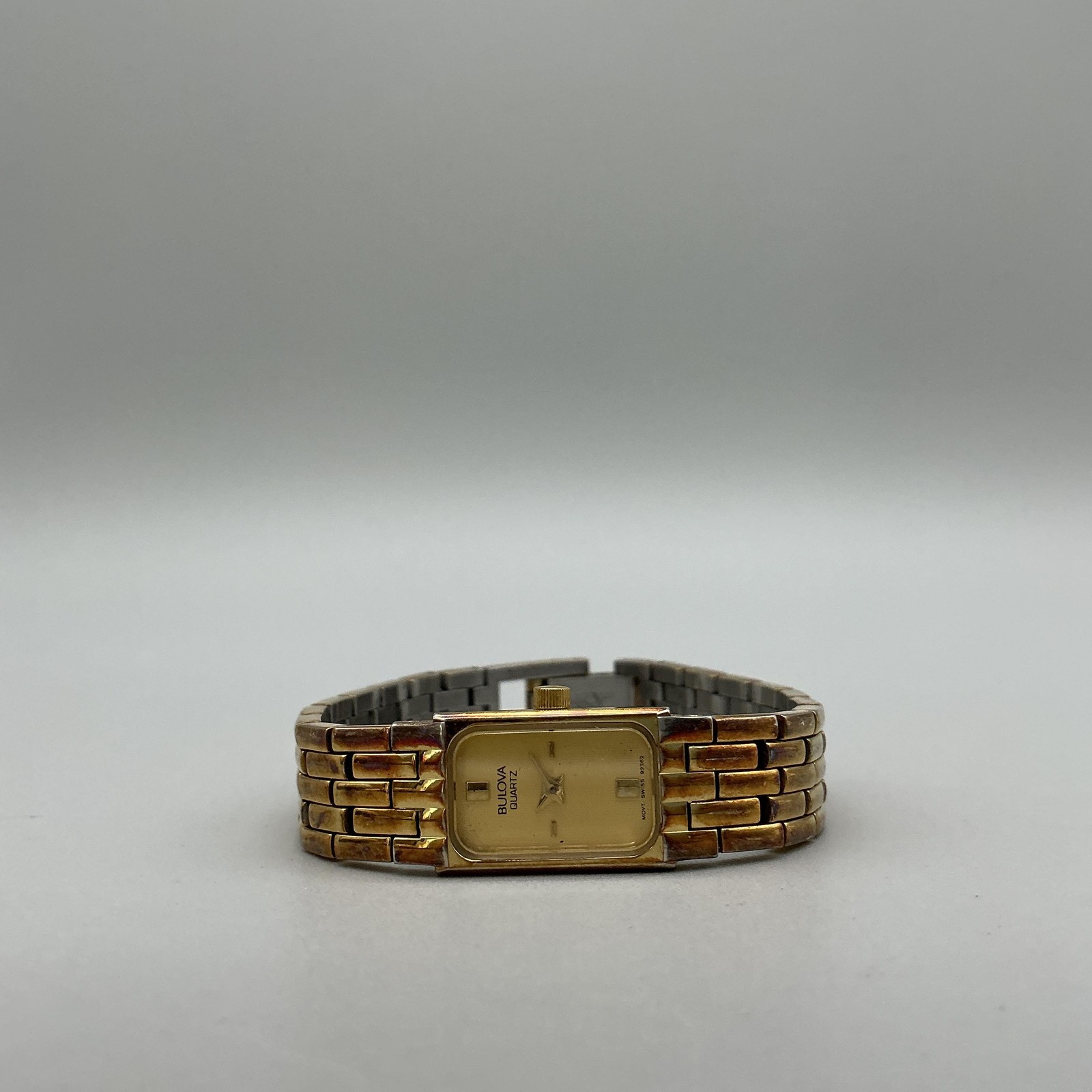 Vintage Bulova Womens Watch 12mm Champagne Dial Gold Tone New Battery 6.5″