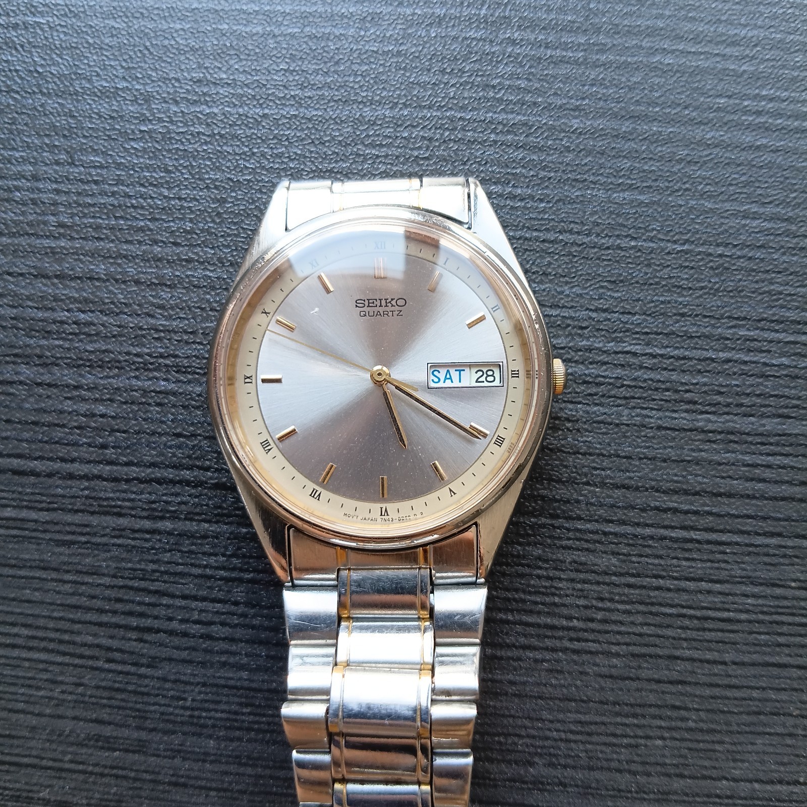 Vintage Seiko Quartz Day/Date Roman Num Japan Mens Watch