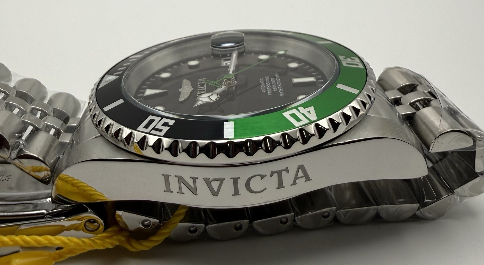 Invicta Pro Diver Automatic Diver 200m Black Dial Green/Black Bezel Box