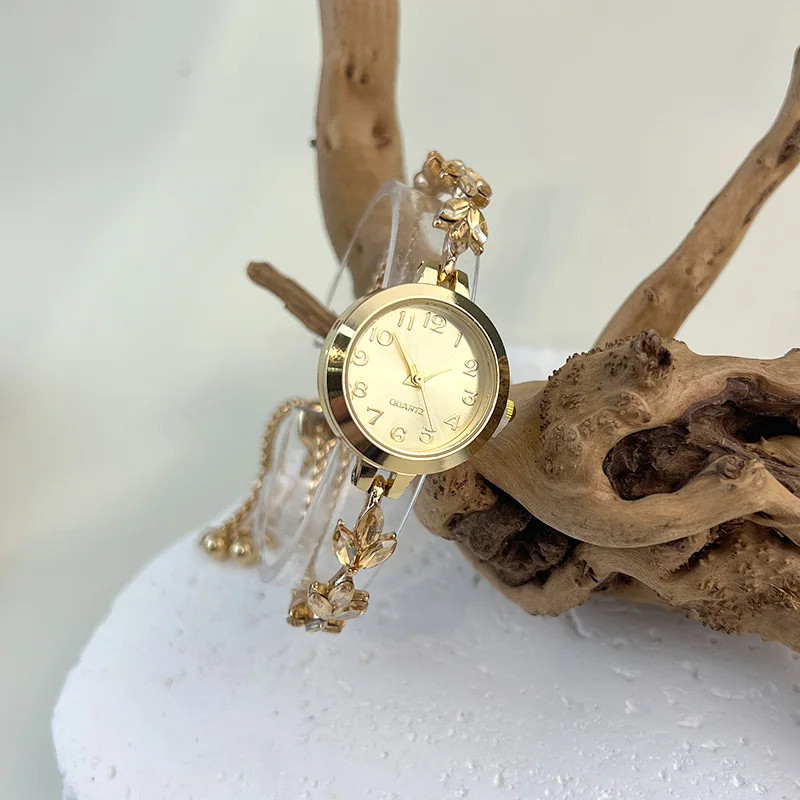 Round alloy case Arabic numeral classic dial leaf-shaped diamond-encrusted