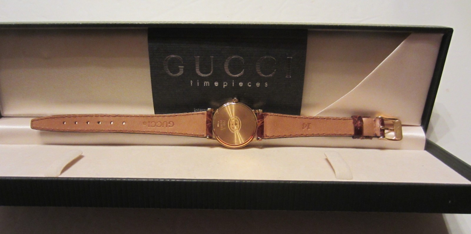 Gucci 700 L – 18K 750 Solid Gold Case Ladies Quartz Watch in Box – Pristine Cond