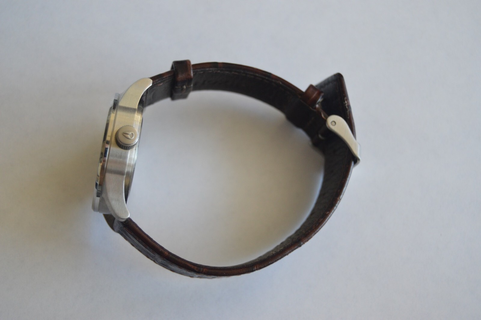 Nixon Sentry 38 Leather Stainless Steel watch (NEEDS BATTERY CHANGE)