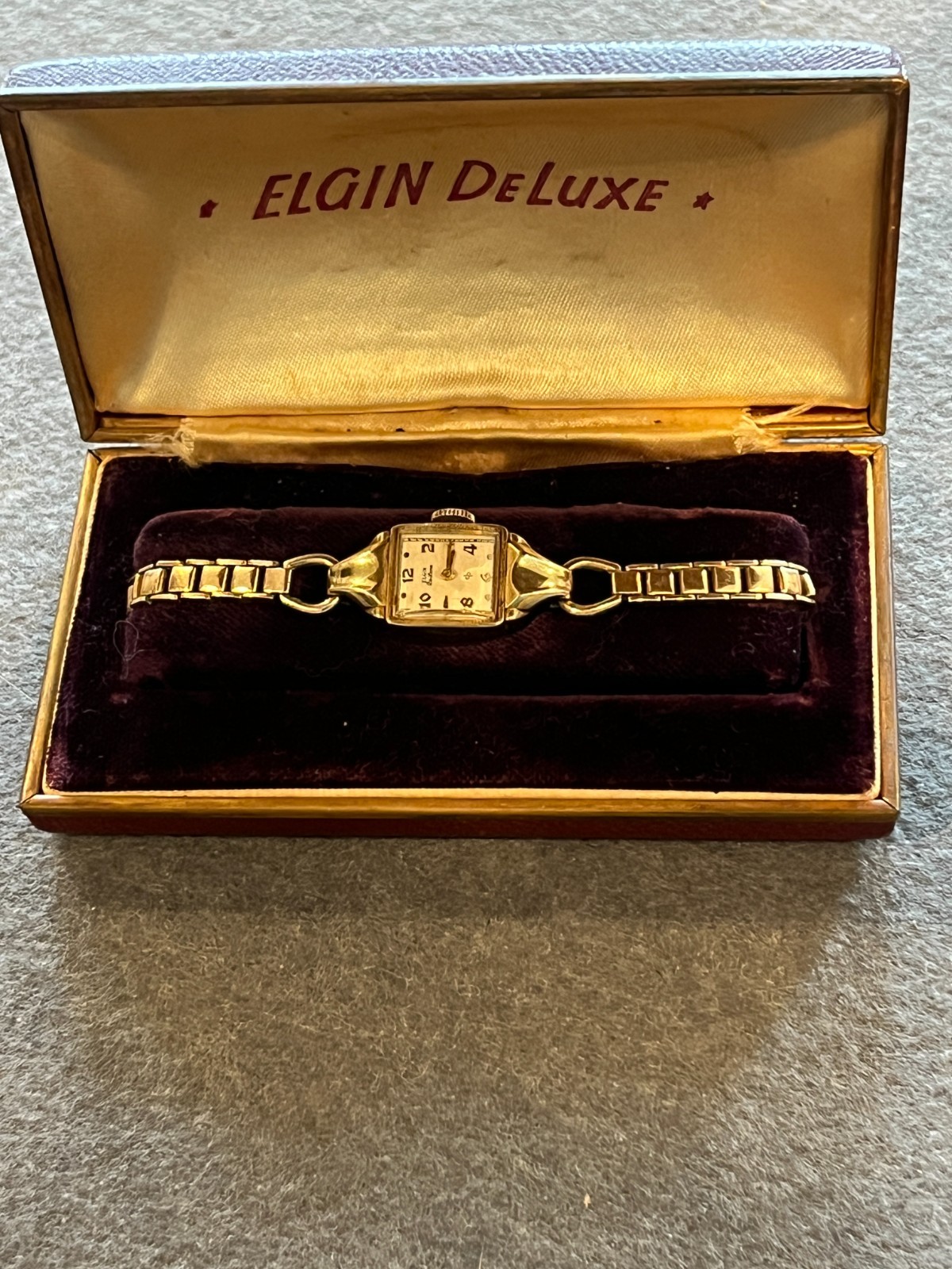 Vintage Late 1940s/1950s Elgin DeLuxe Ladies Tank Watch – 10K Gold Filled Casing