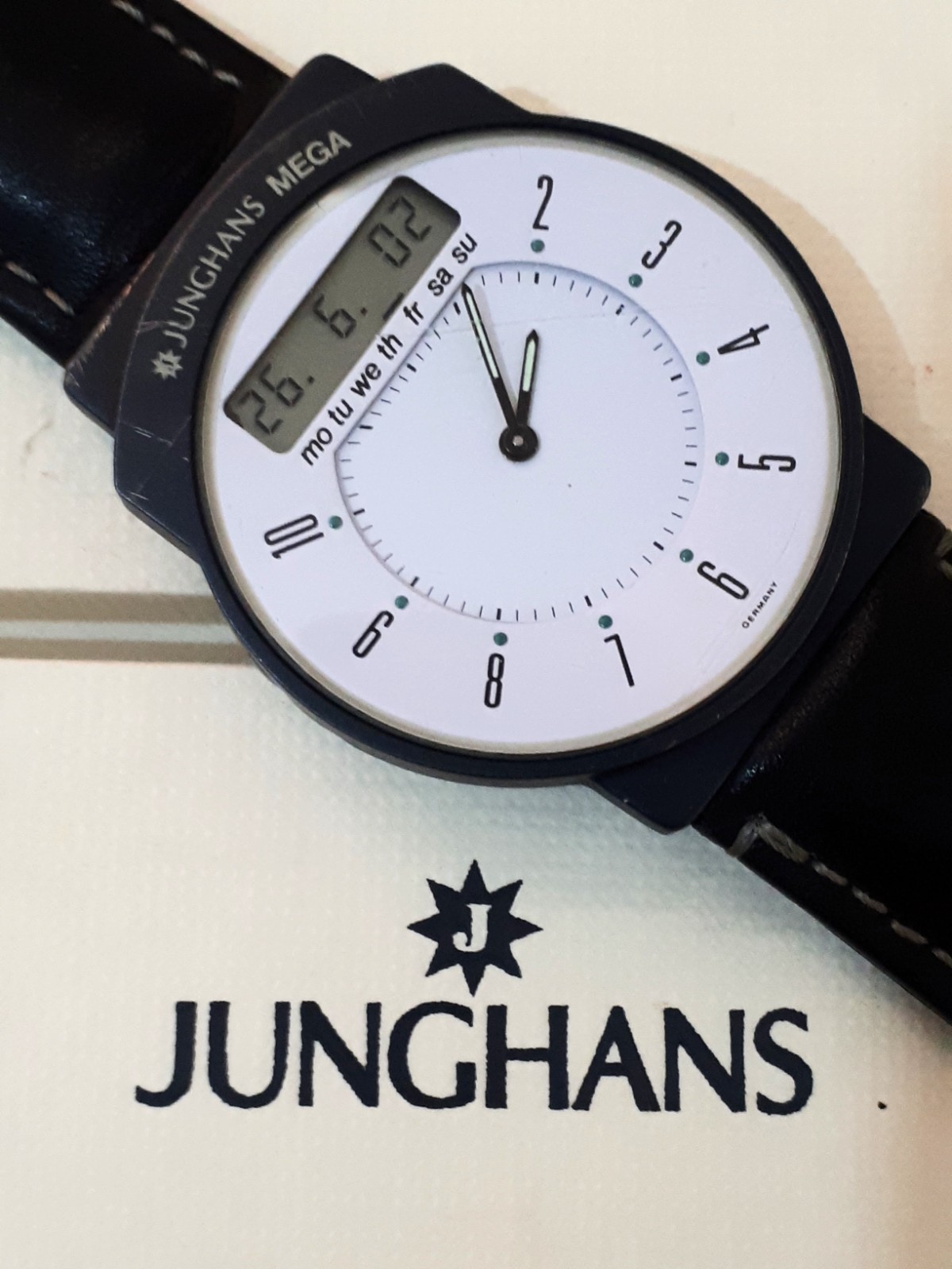 Junghans Mega Ana-Dig Cont.Classic: Radio/Atomic: Superior: 1s loss per 1mil yrs