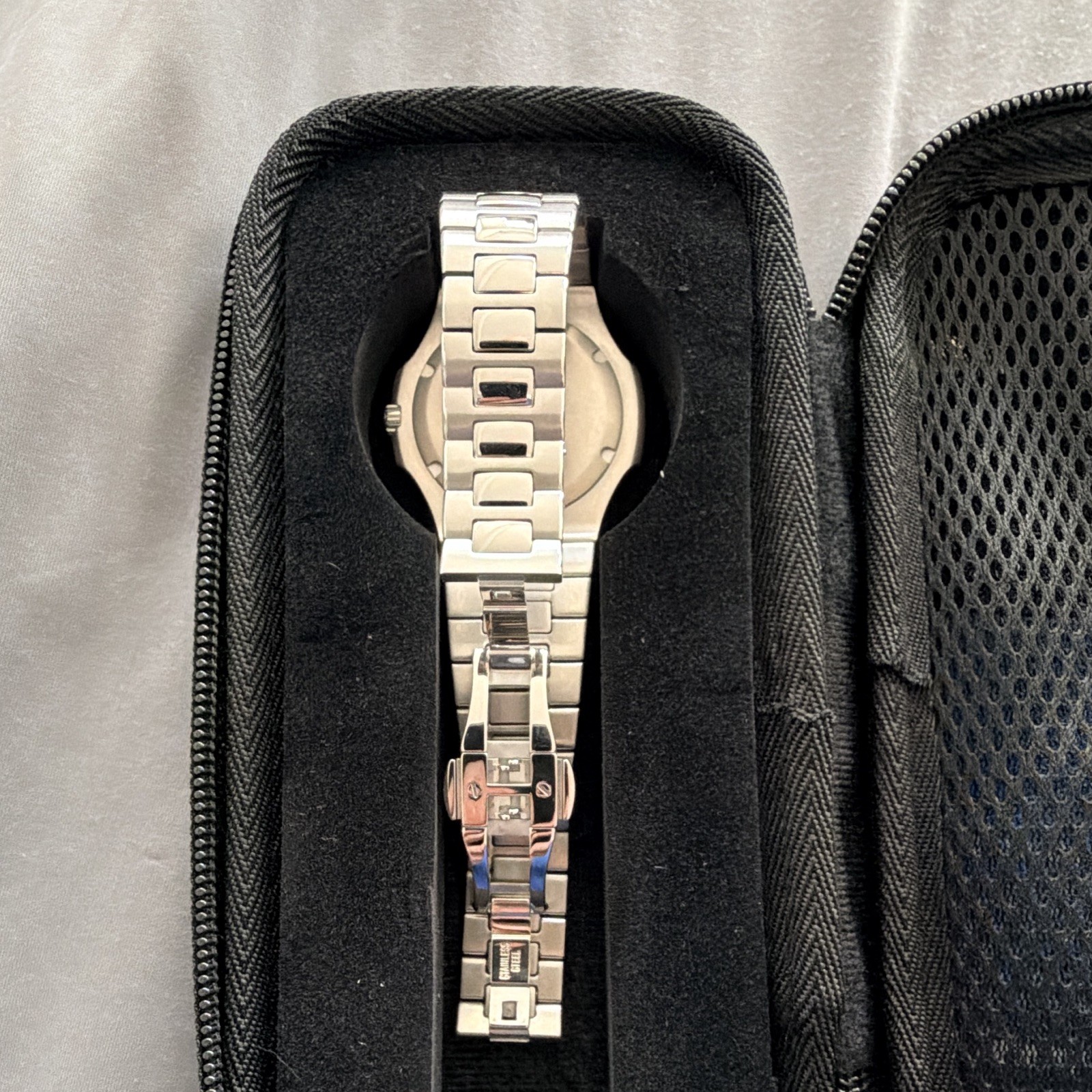 Watchdives WD0013 Quartz watch. Sunray navy dial w/ sapphire crystal