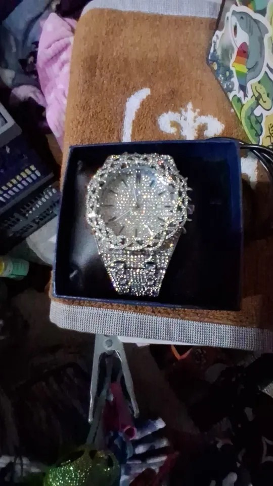 Luxury Men’s Quartz Watch – Thorn Crown Iced Diamond Design/ fashion/ stylish