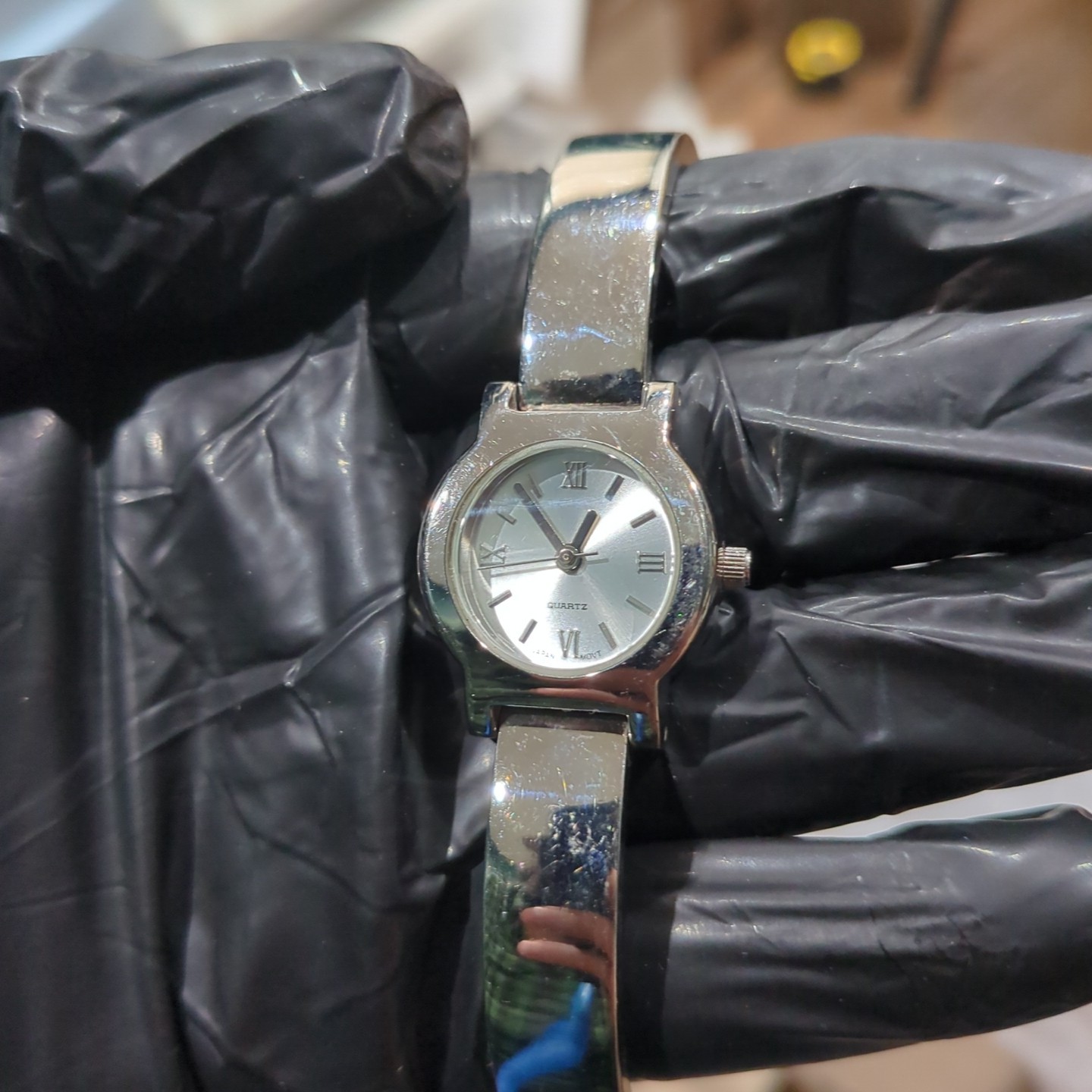 Working Ladies Watch For Big Wrist 8in Silver Tone 23mm New Battery – Runs