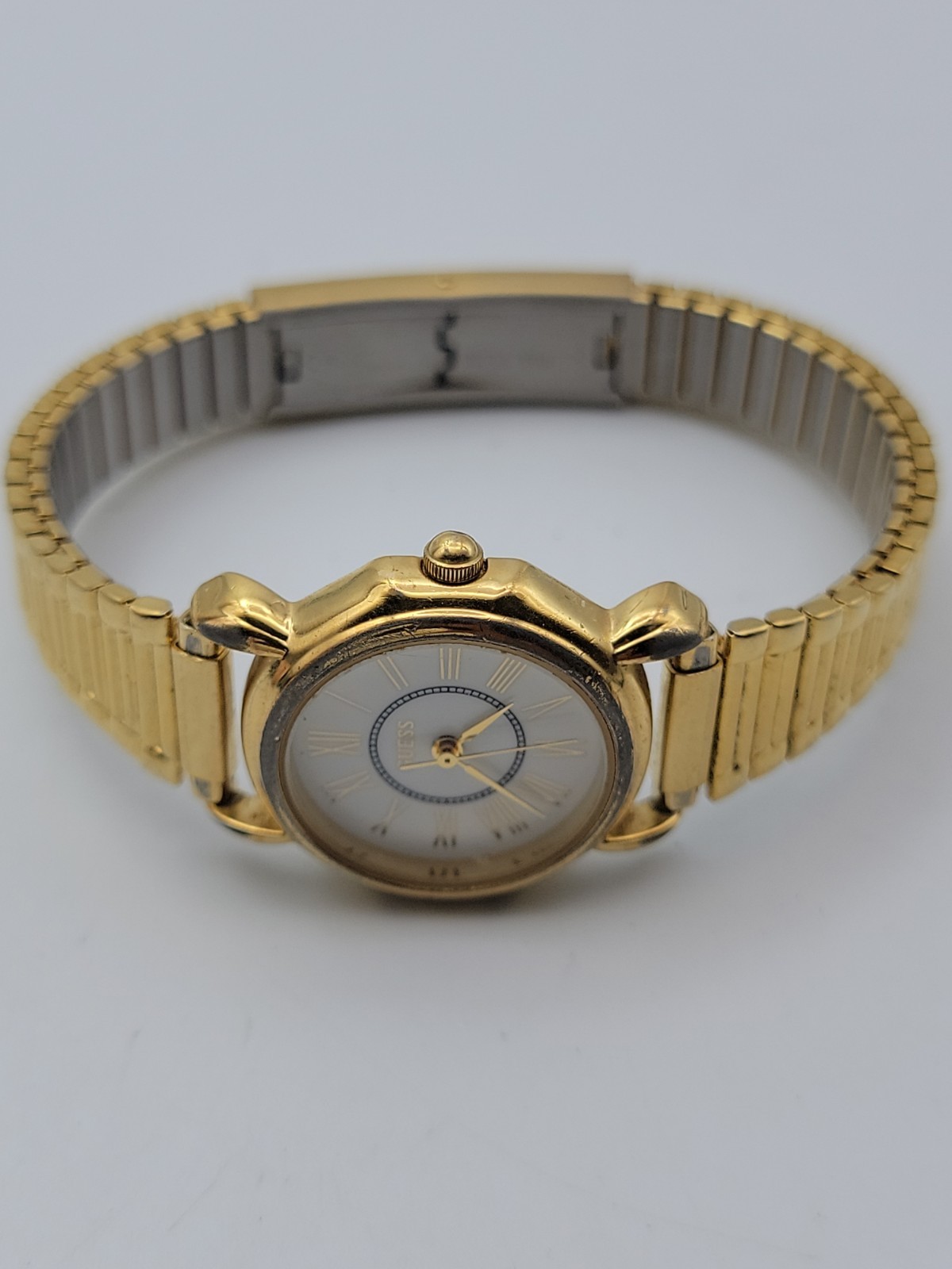 Vtg Guess Women Watch 25mm Gold Tone Stretch Band 6.25″-8.5″, Runs