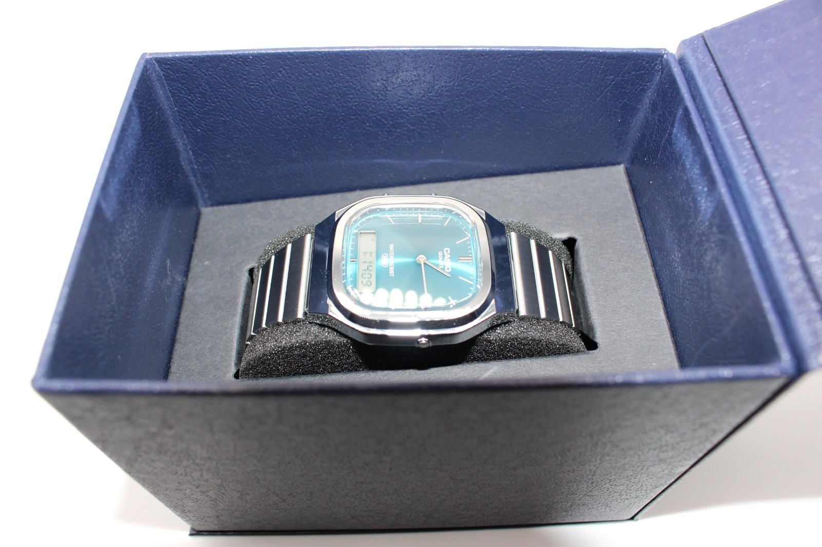 CASIO AQ-240E-3AJF Classic Series Digital Analog Watch Green Retro Modern 2025