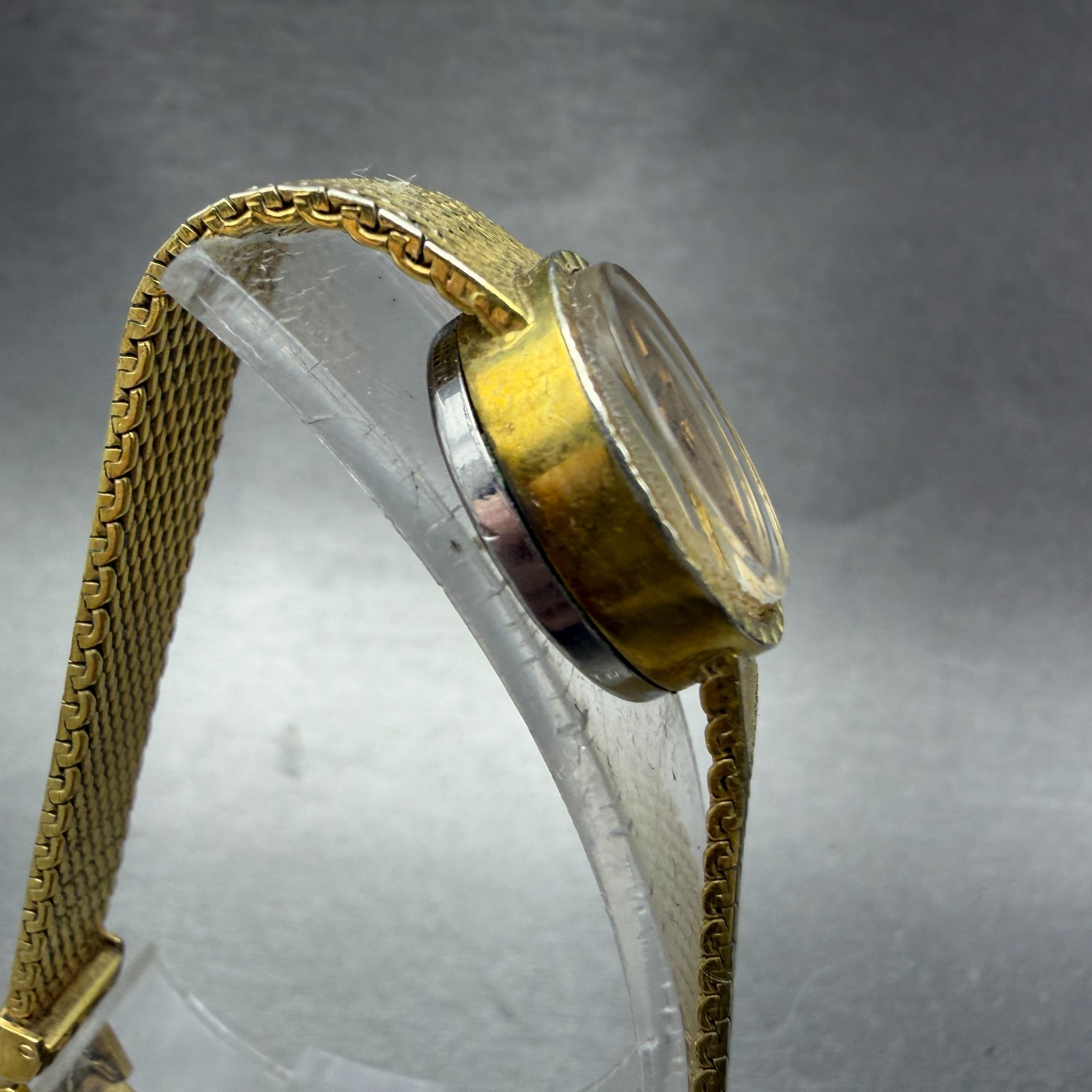 Bulova Watch Women 16mm Gold Dial Gold Tone Oval Mesh band Manual Wind Runs VTG