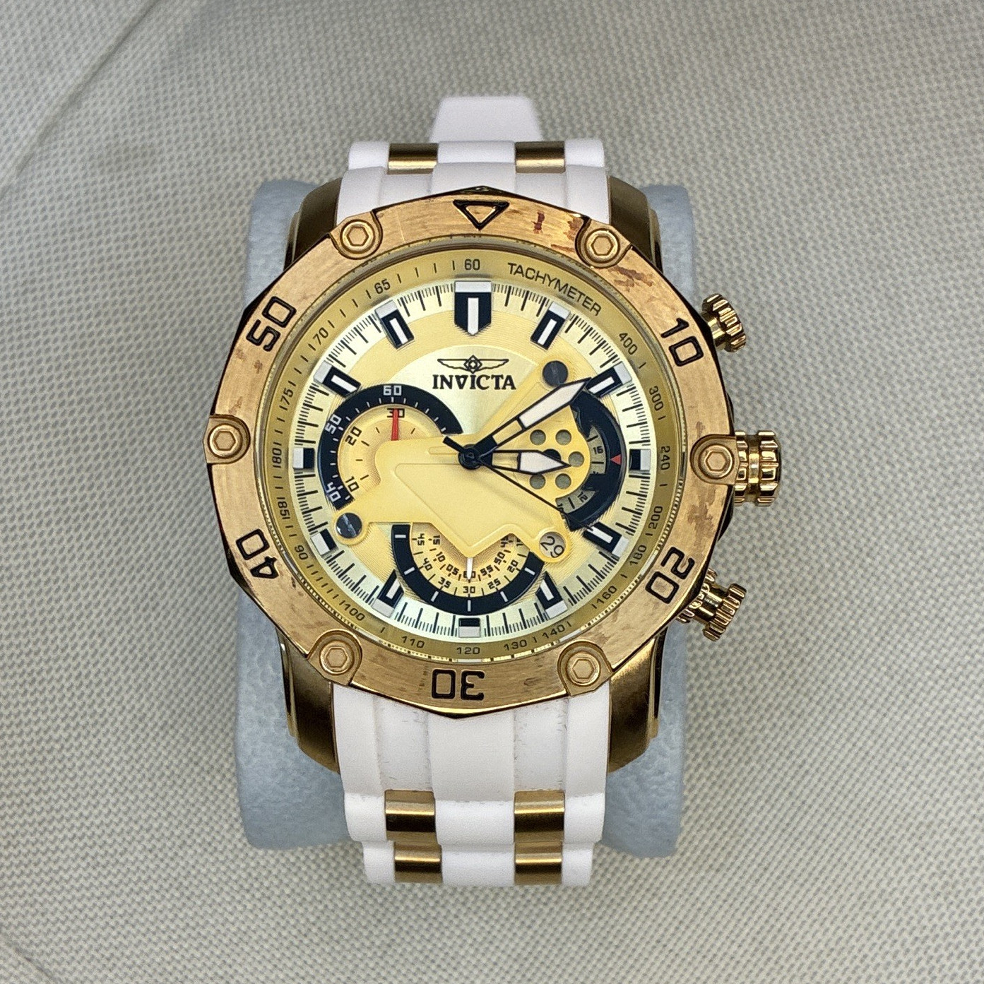 Invicta Pro Diver Chronograph Quartz 50mm 100m White Silicone Gold/Black Dial