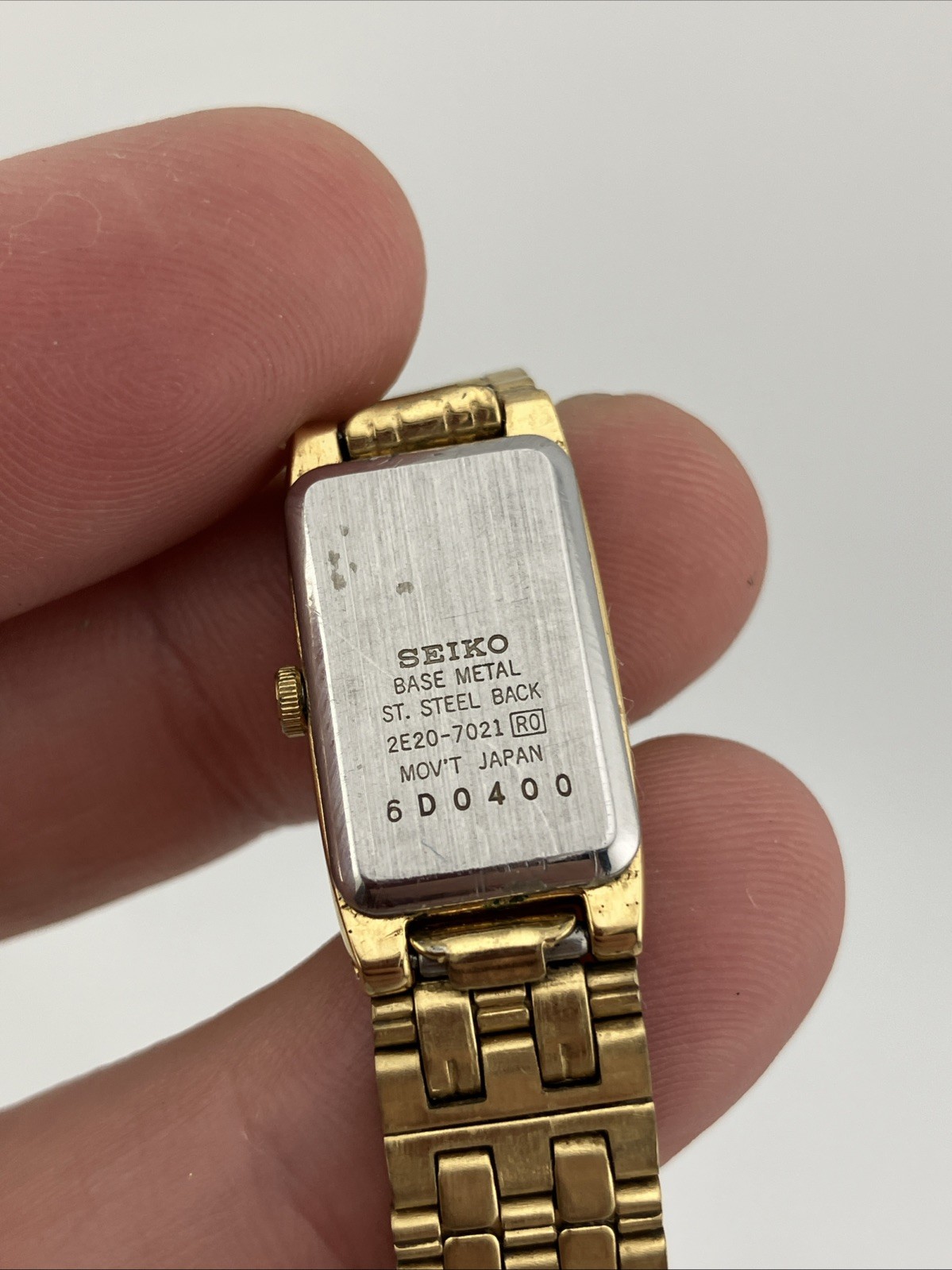 Vtg Seiko Ladies 13mm Watch Gold Tone Gold Tank Dial 5.75″ 2e20-7021 – RUNS