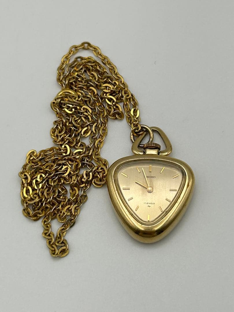 Seiko hand-wound pendant watch, 17 jewels, working condition.