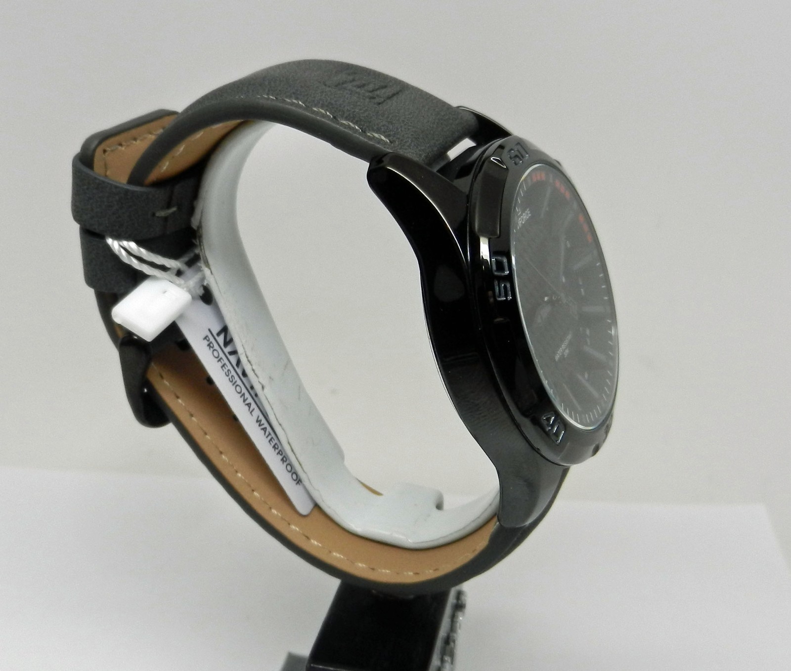 Men’s 45mm Navi Force Textured 3D Pyramid Black Date Dial 30 Meter Sport Watch