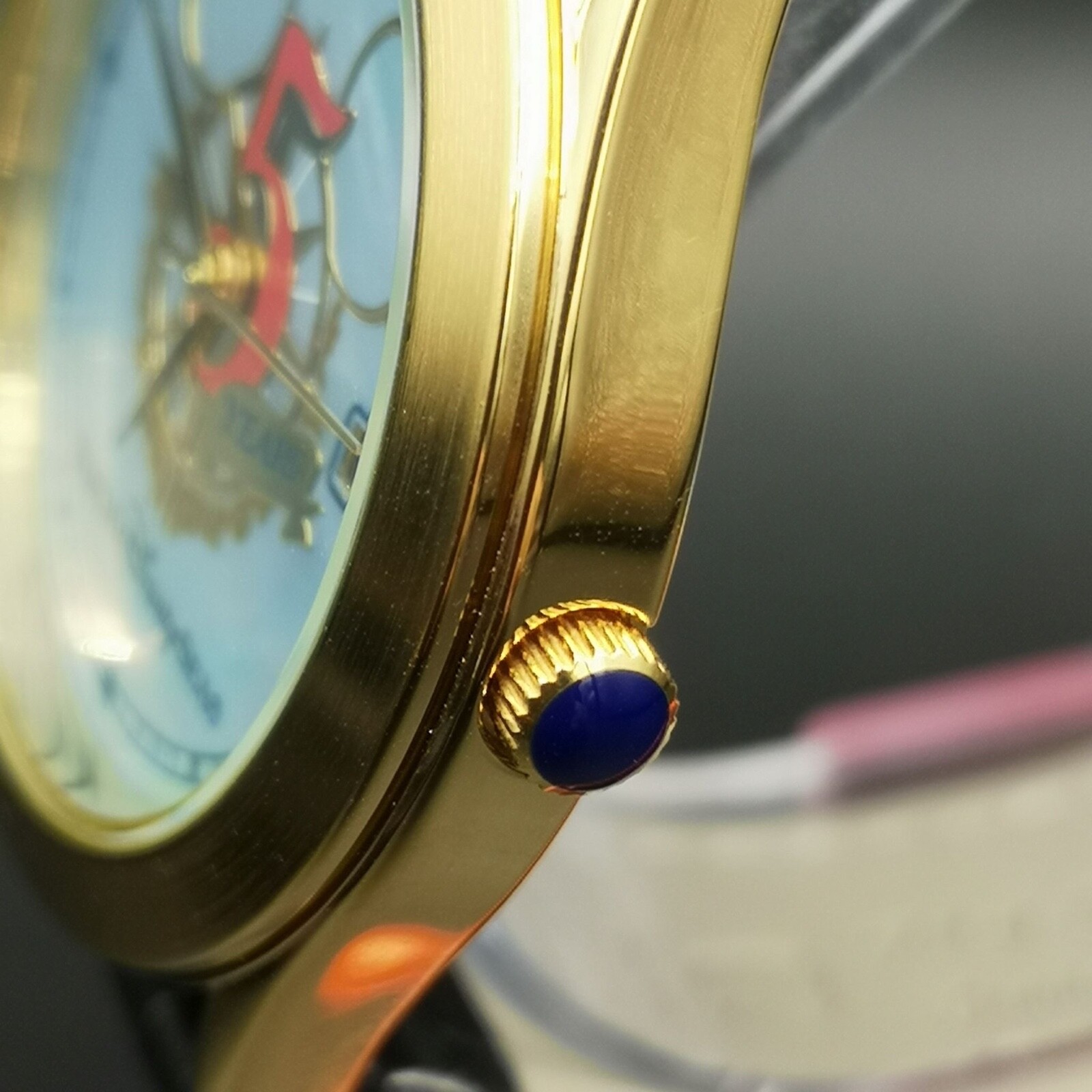 Nice Tokyo Disney Sea 5 years men’s Quartz watch. Come with original box.