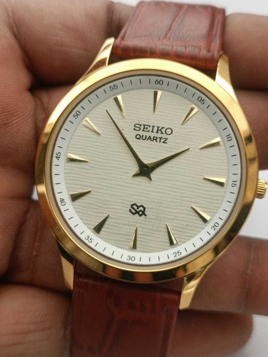 Vintage Seiko Quartz Japan Made White Dial Men’s Wrist Watch Looking Good