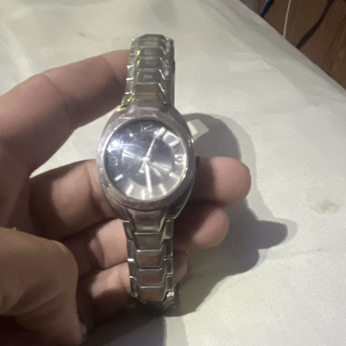 Women’s Analog Wristwatch Silver Dial Stick Indexes 12-Hour Metal Bracelet
