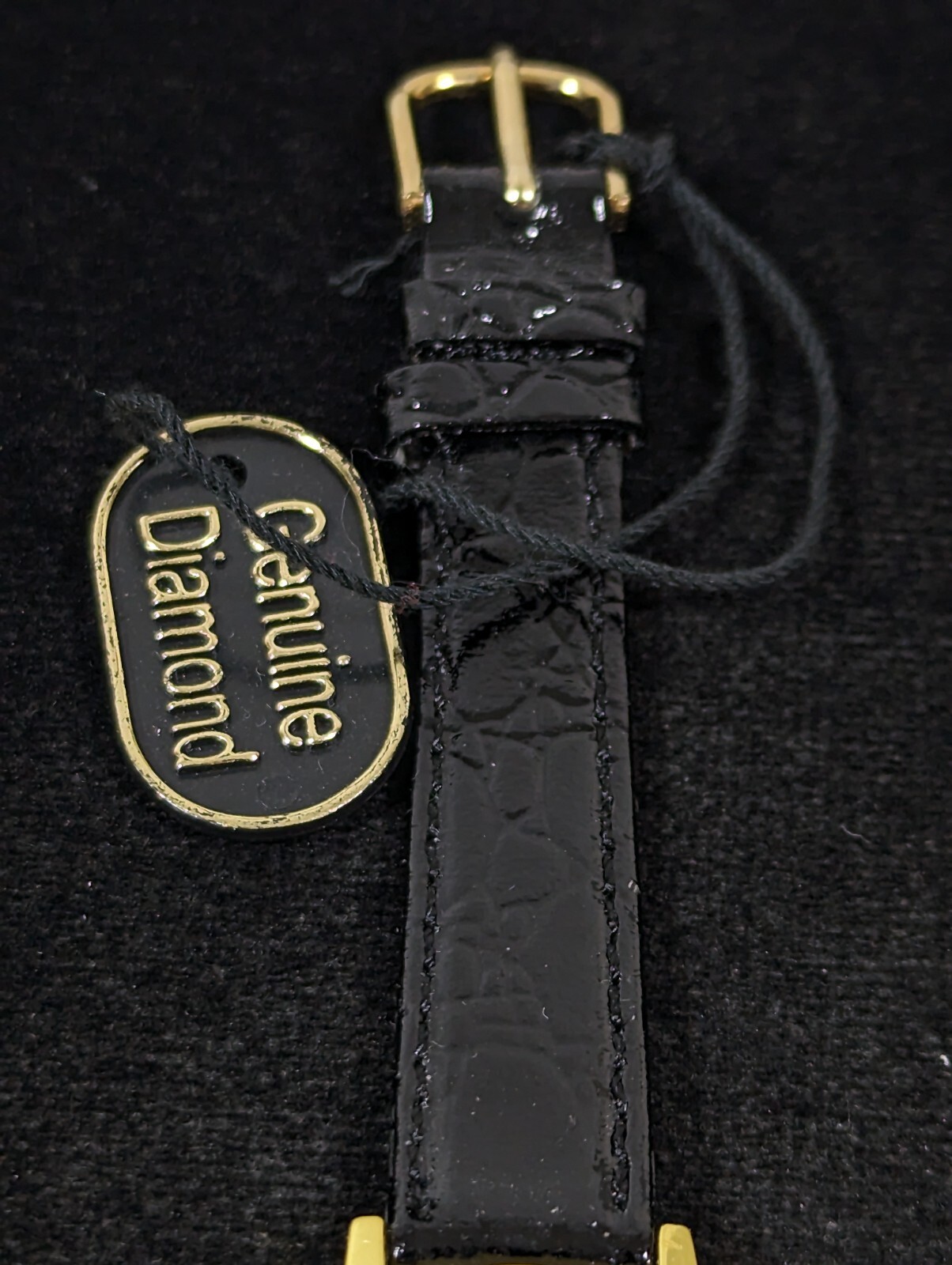 Womans Black Dial Round Gold Tone Case Black Leather Band Watch 6.75 In