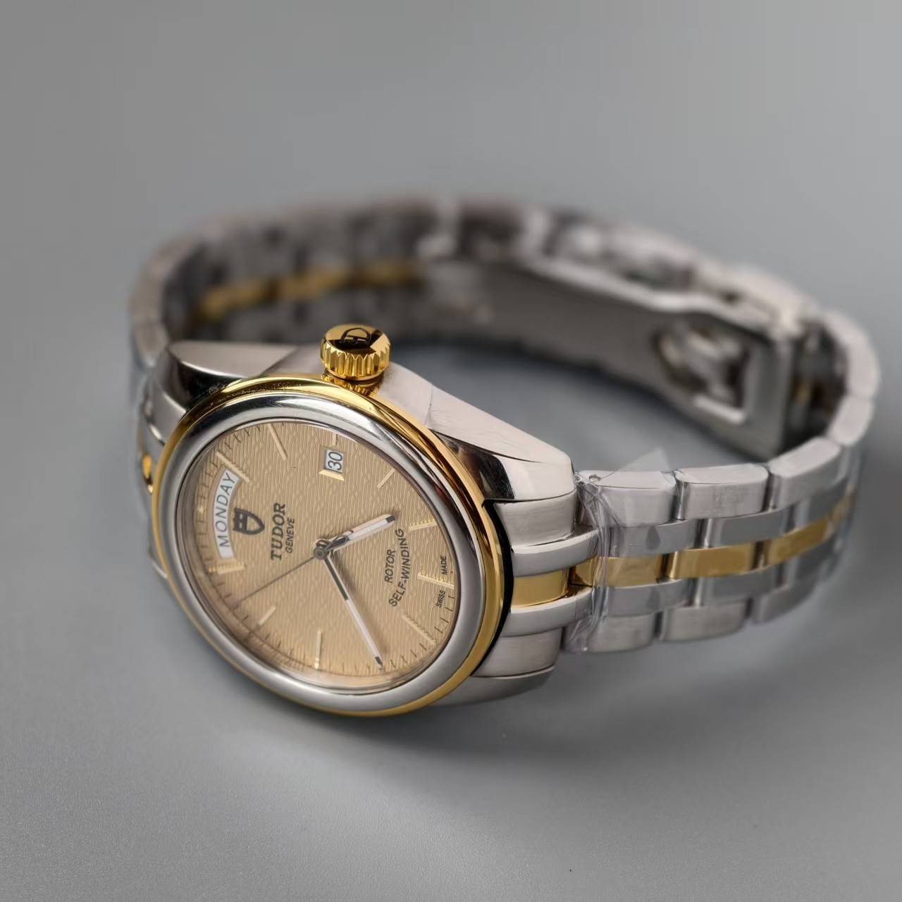 Tudor Gilding Linen Dial Glamour M56003-0003 Men’s Watch Automatic 39mm Date