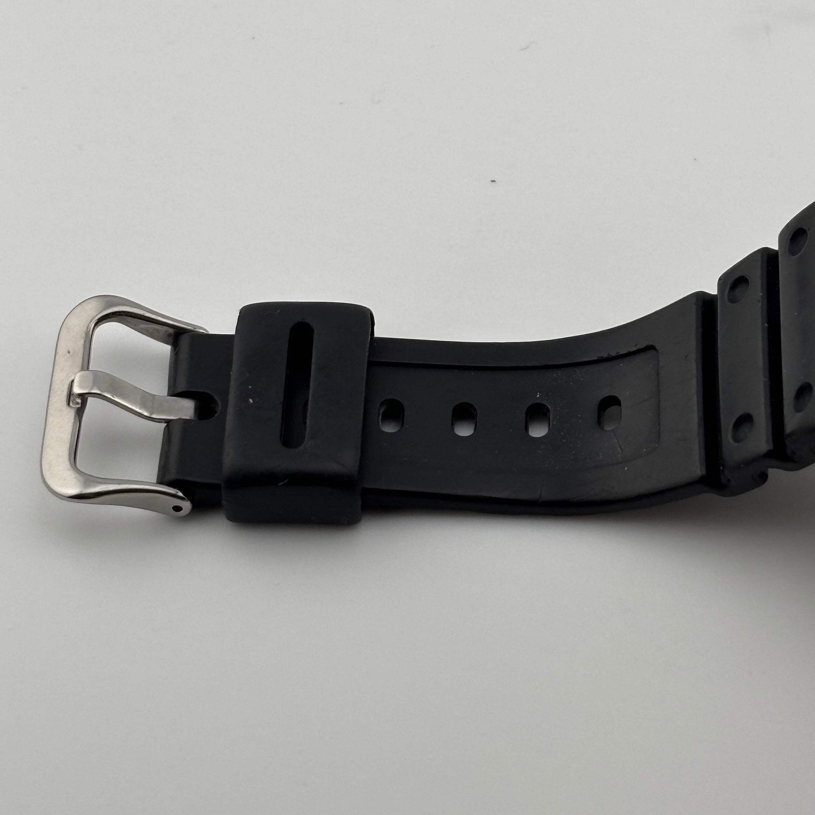 CASIO G-SHOCK G-5600UE Tough Solar Windshield damaged World Time 43.9mm