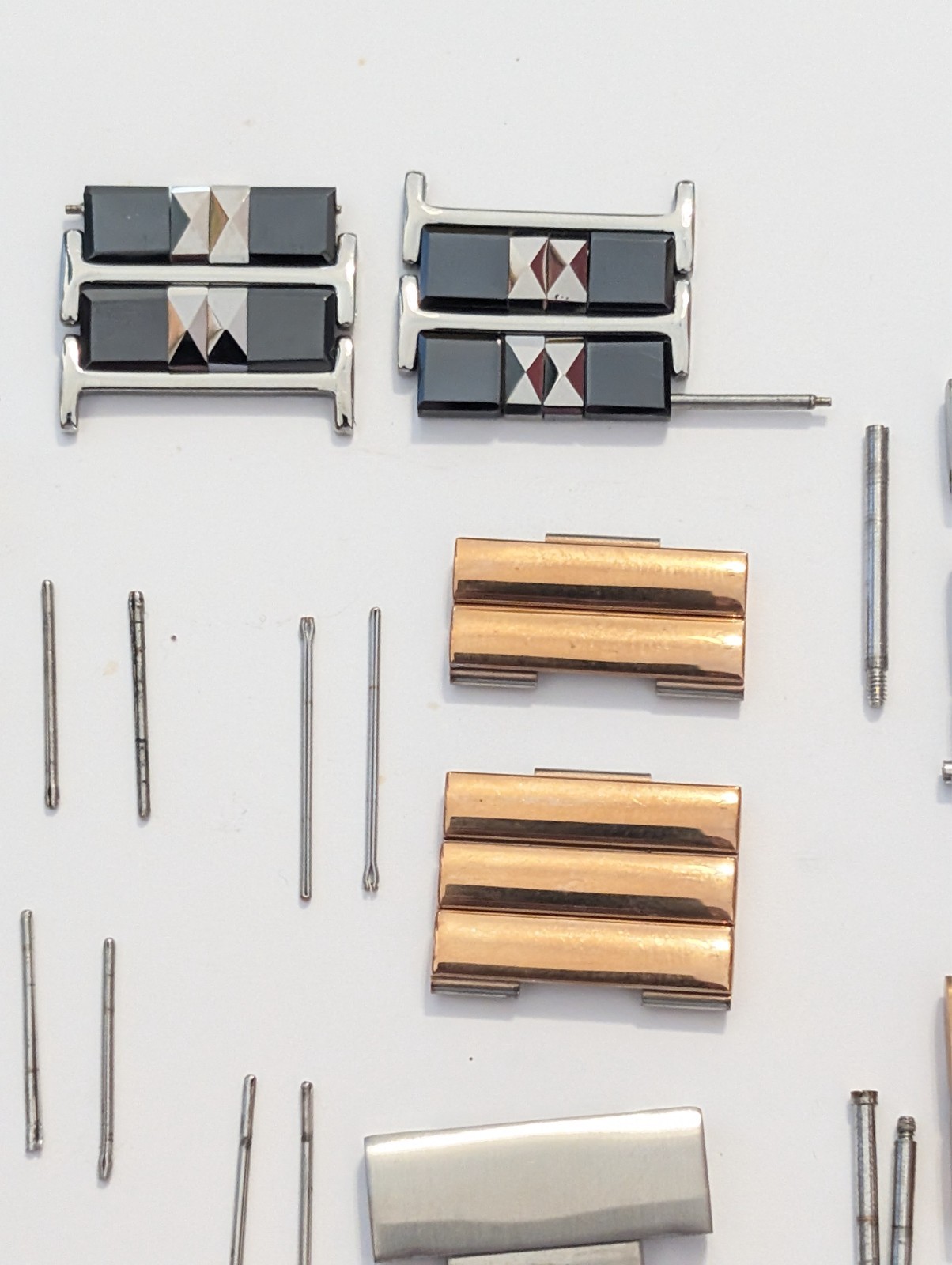 Assorted luxury watch links – brands unknown