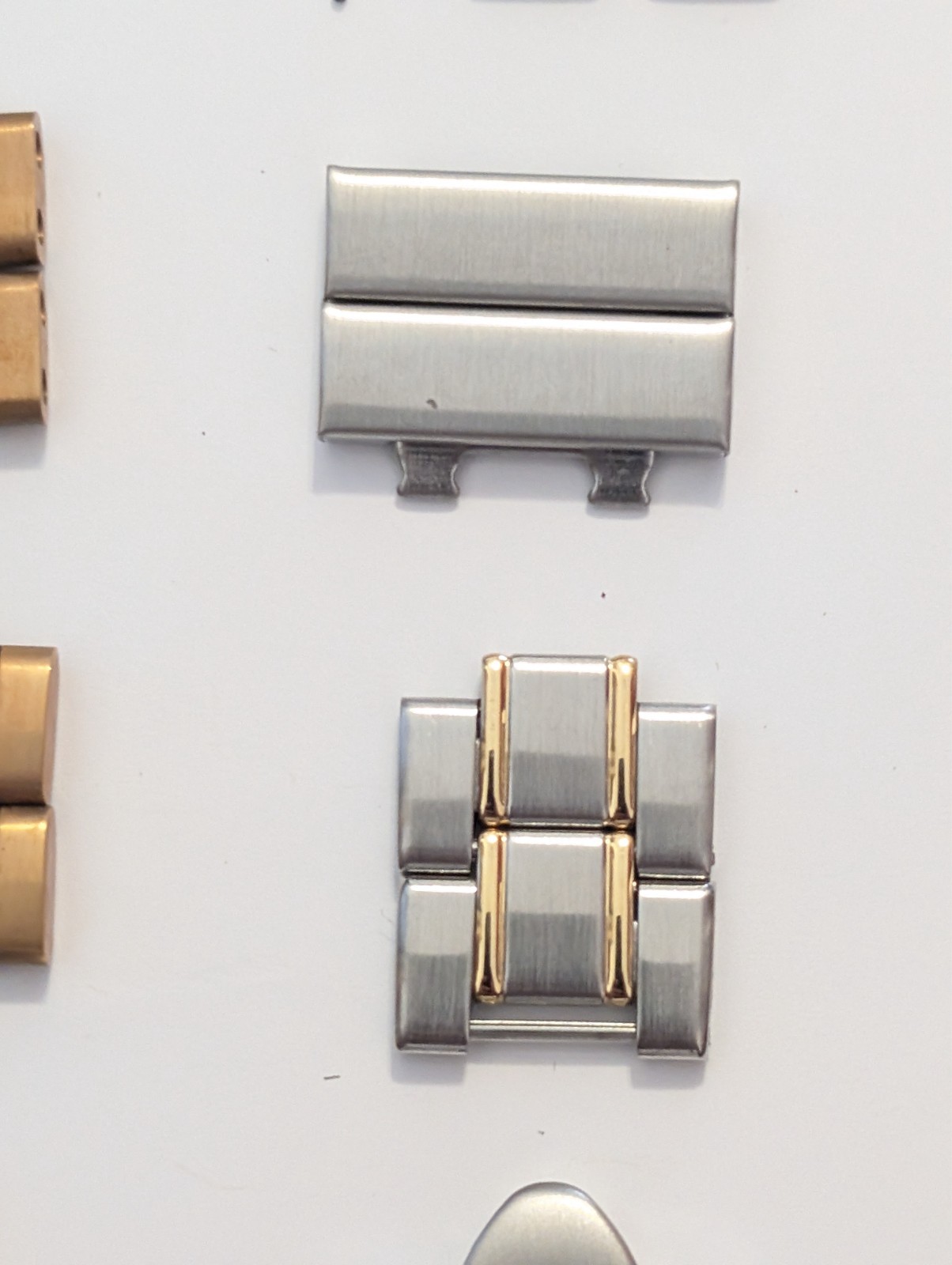 Assorted luxury watch links – brands unknown