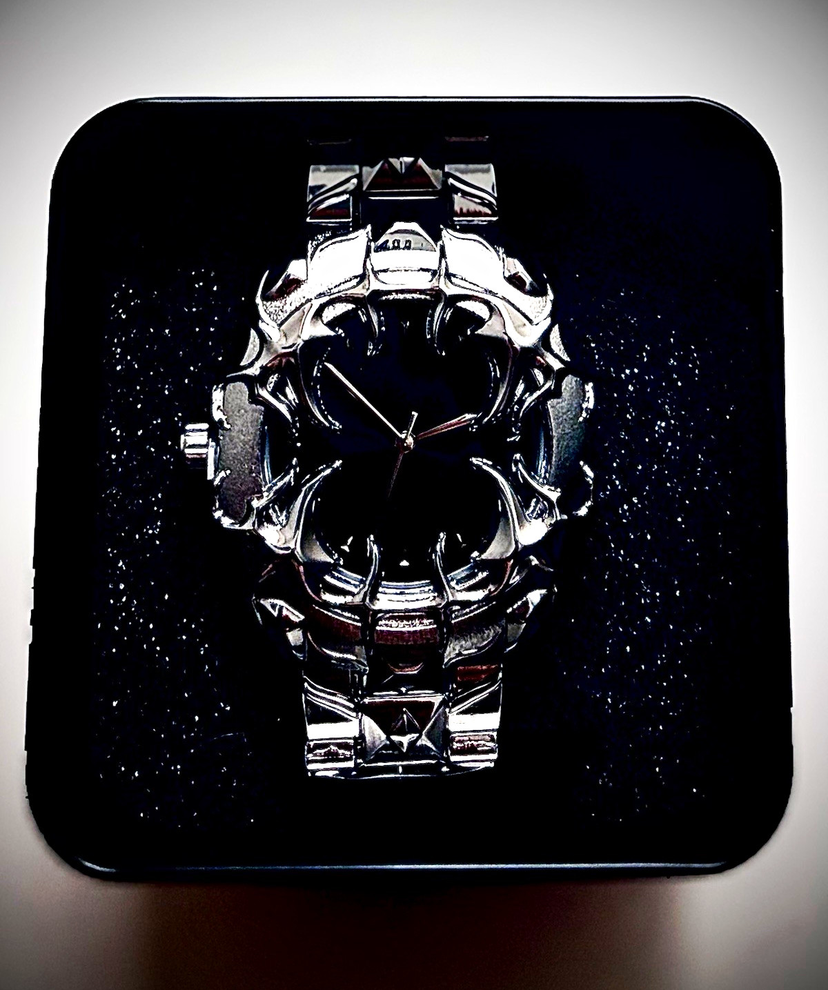 “Demon-Claw” Y2K Men’s Black and Silver Stainless Steel Quarts Watch