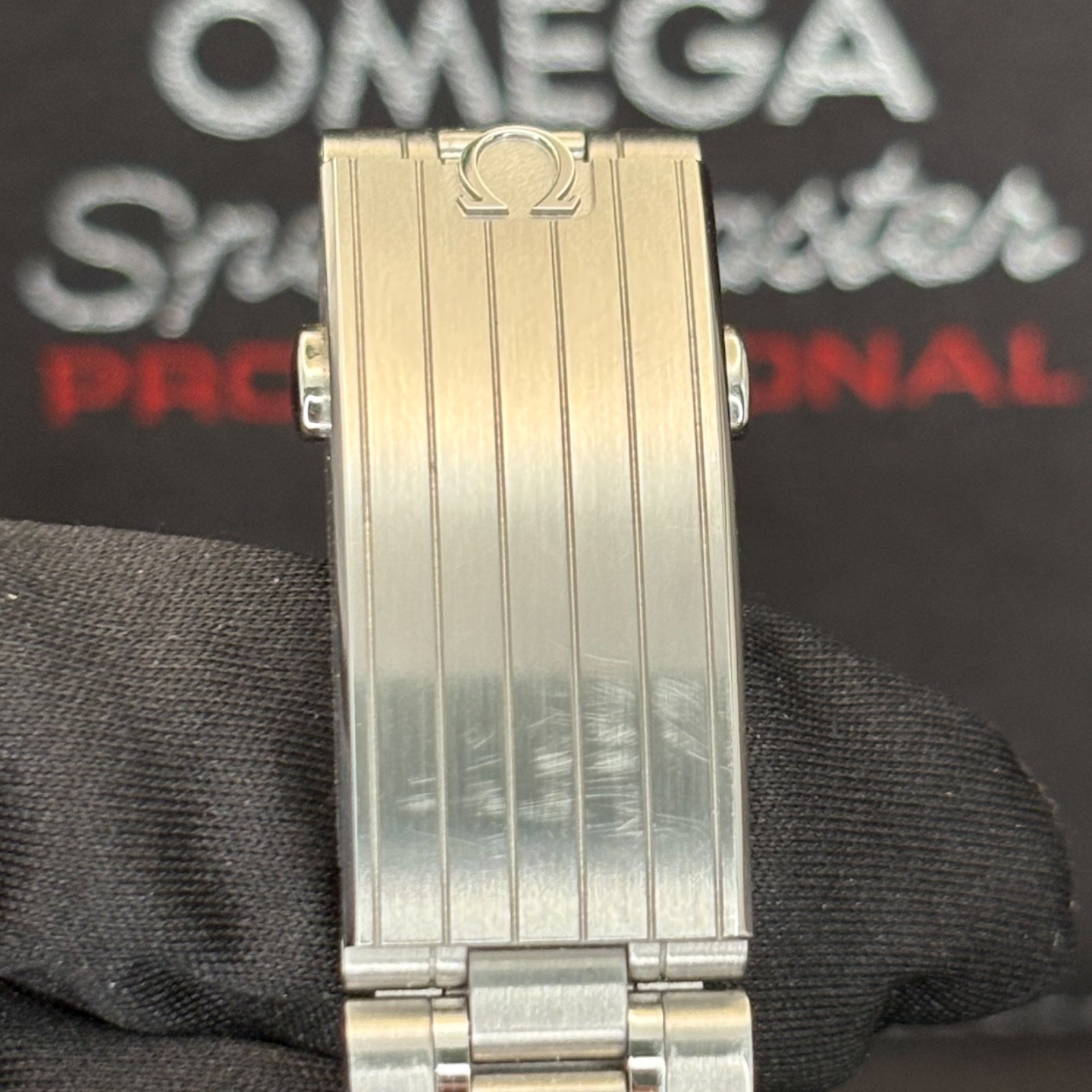 2026 OMEGA Speedmaster Pro Moonwatch”REVERSE PANDA” 310.30.42.50.01.004 FULL SET